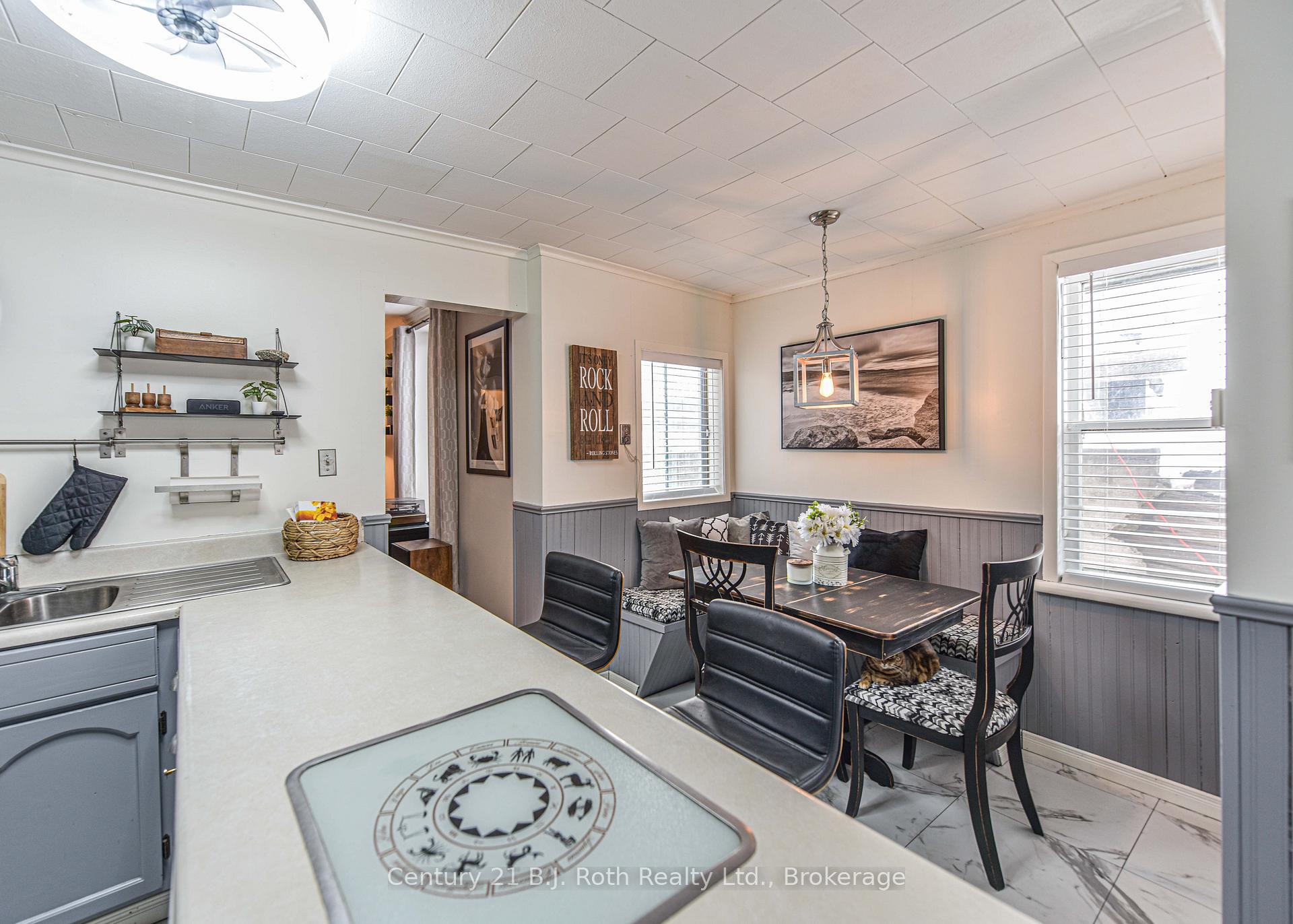 Photo 11 of 694 Quebec Street, Midland — HOMEH