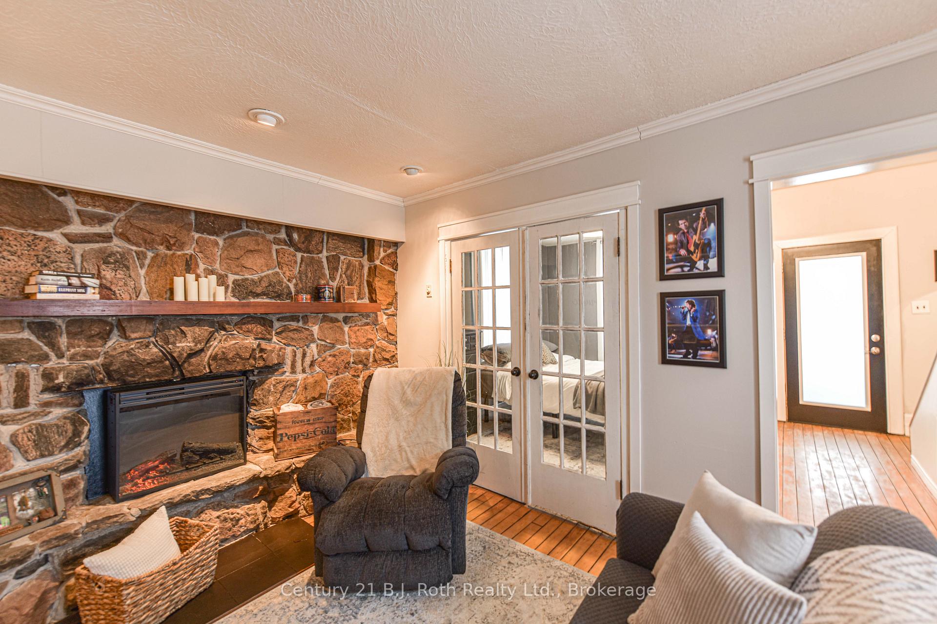Photo 15 of 694 Quebec Street, Midland — HOMEH