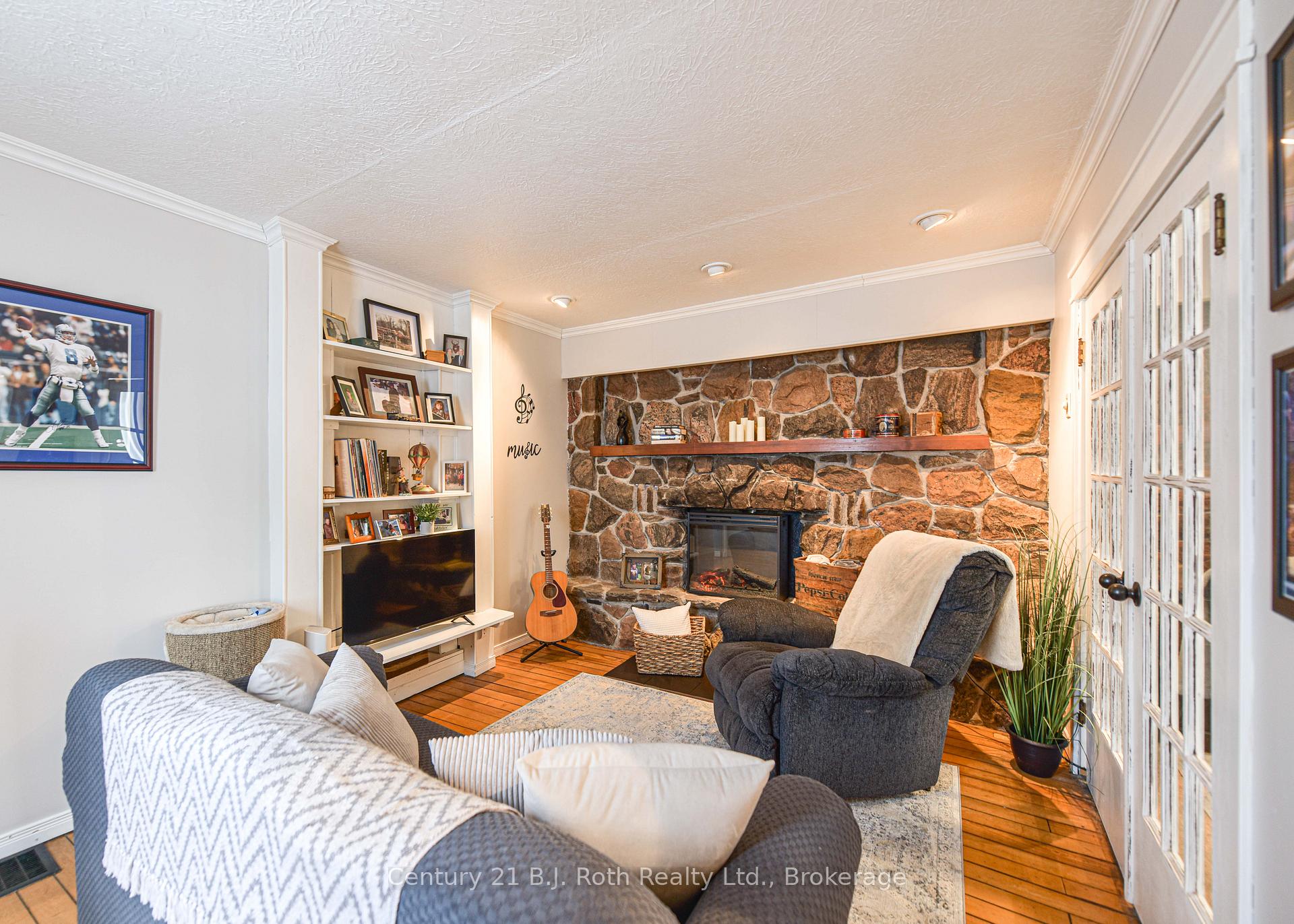 Photo 16 of 694 Quebec Street, Midland — HOMEH