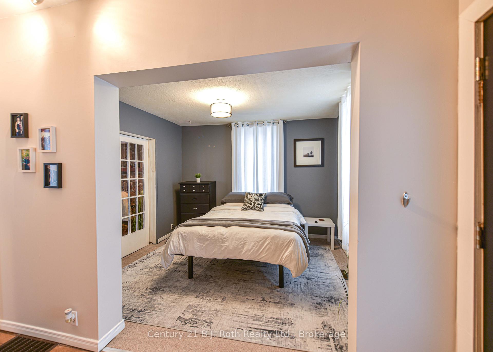 Photo 19 of 694 Quebec Street, Midland — HOMEH