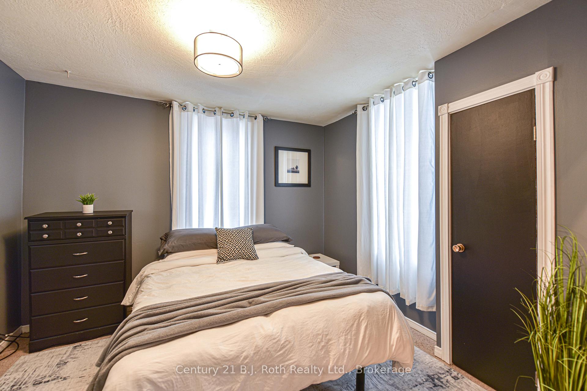 Photo 20 of 694 Quebec Street, Midland — HOMEH