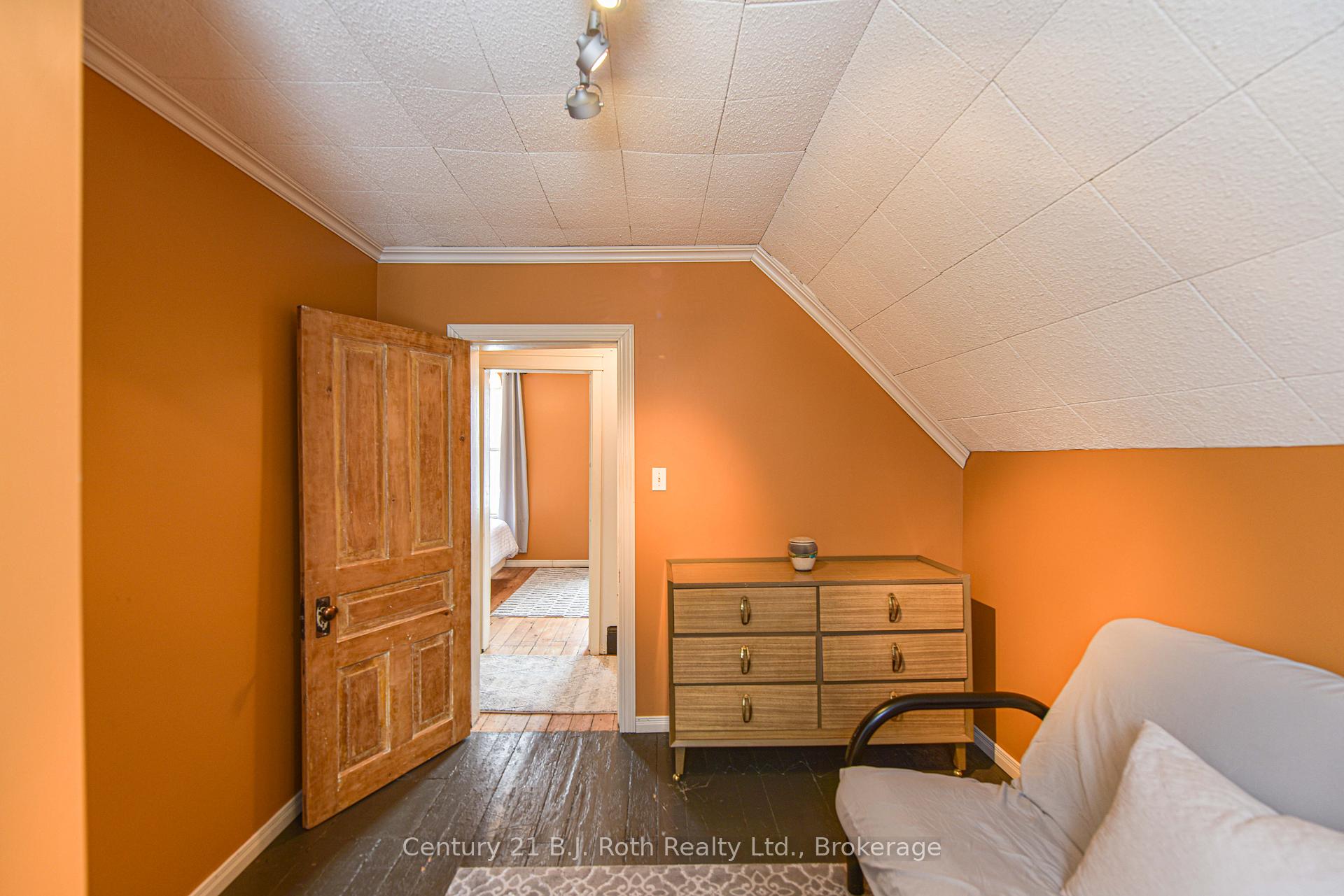 Photo 25 of 694 Quebec Street, Midland — HOMEH