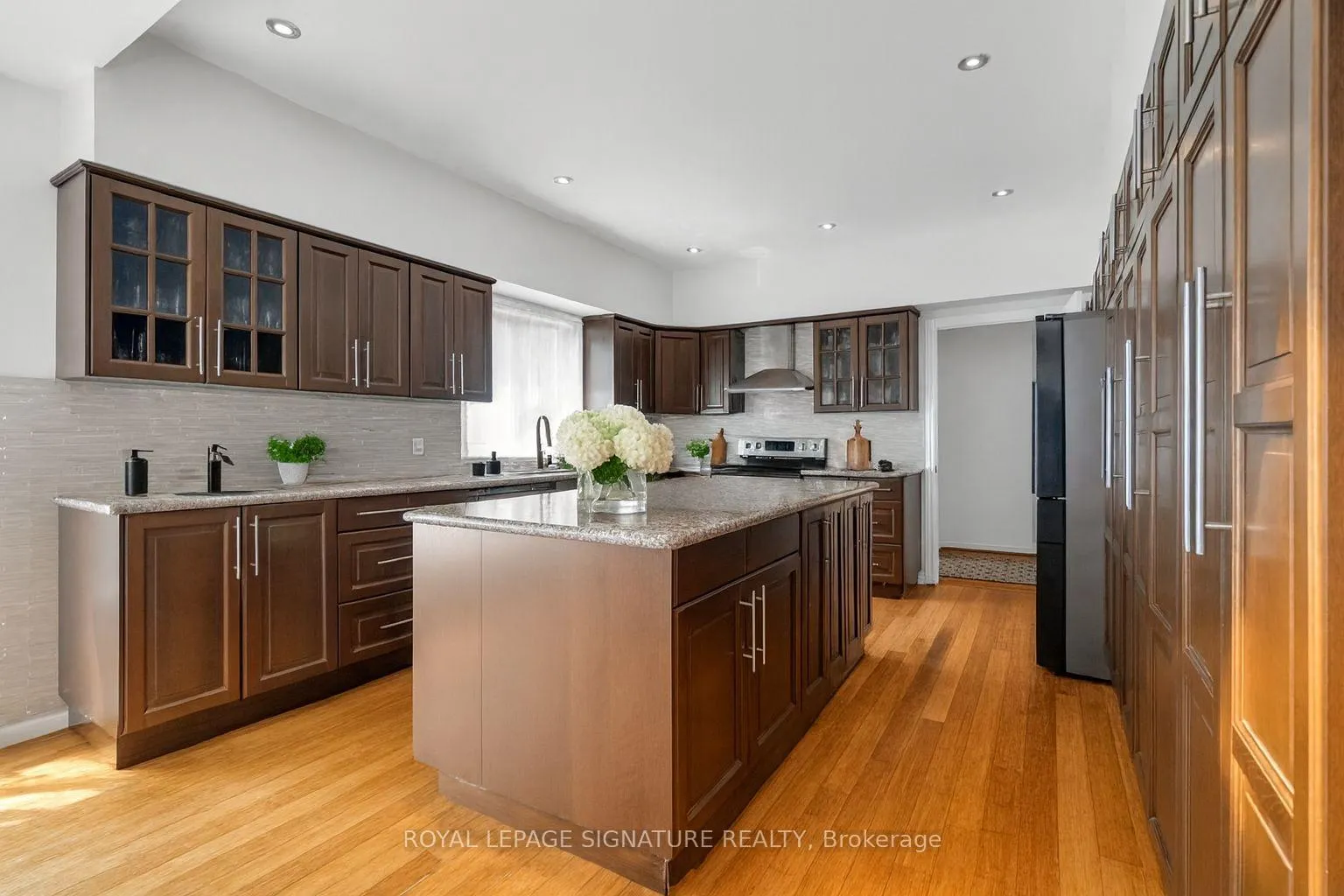 Photo 6 of 34 Barclay Court, Markham, Bayview Glen — HOMEH