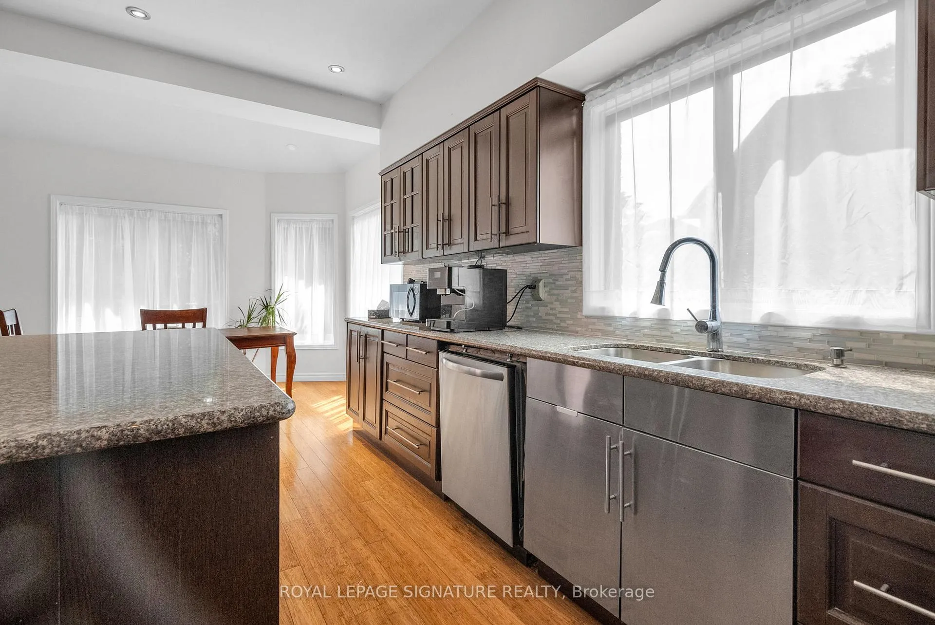 Photo 7 of 34 Barclay Court, Markham, Bayview Glen — HOMEH