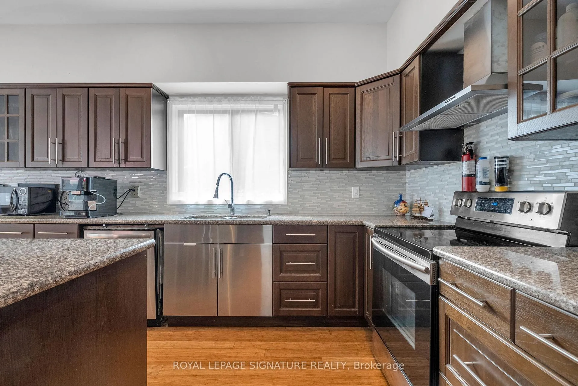 Photo 8 of 34 Barclay Court, Markham, Bayview Glen — HOMEH