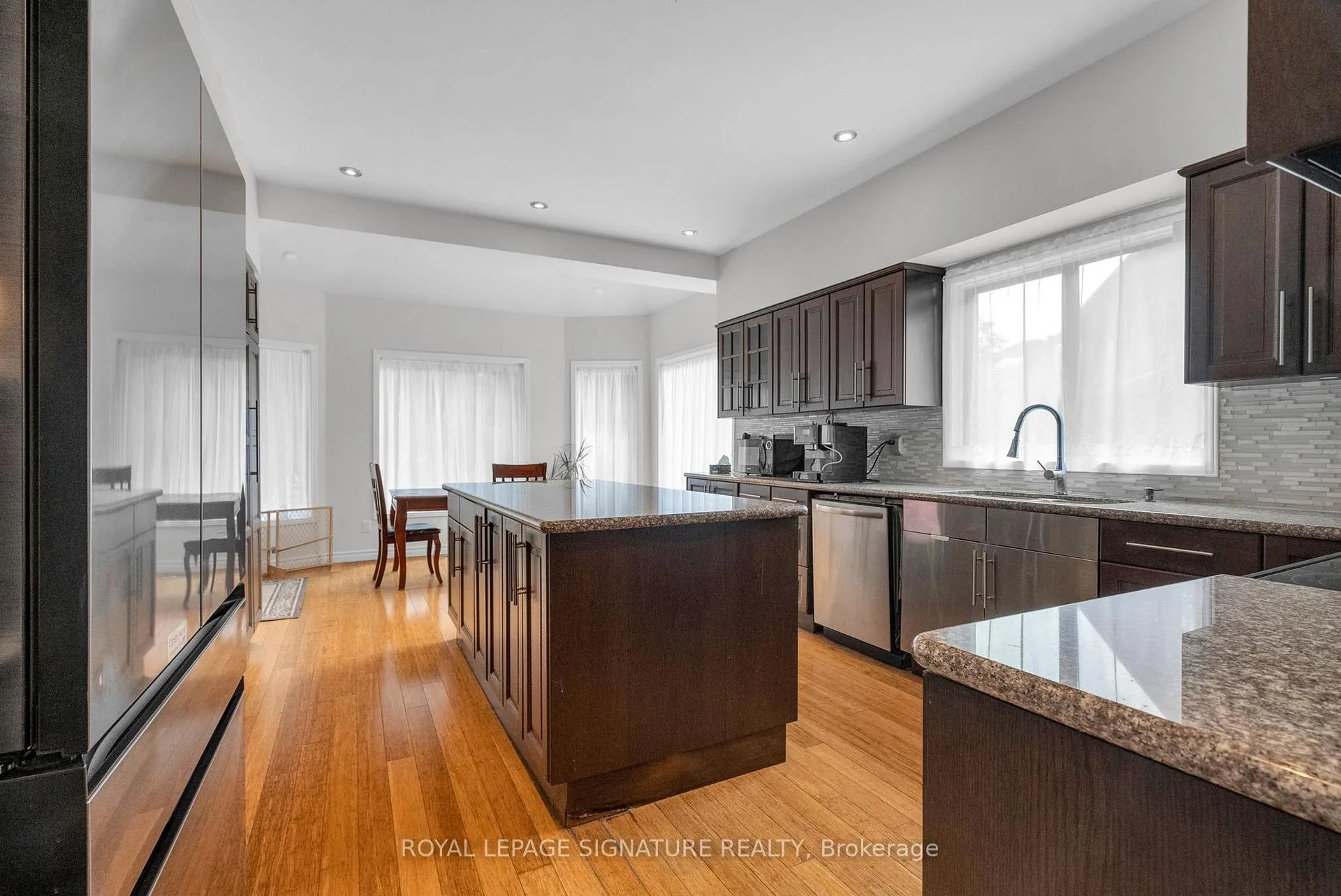 Photo 9 of 34 Barclay Court, Markham, Bayview Glen — HOMEH