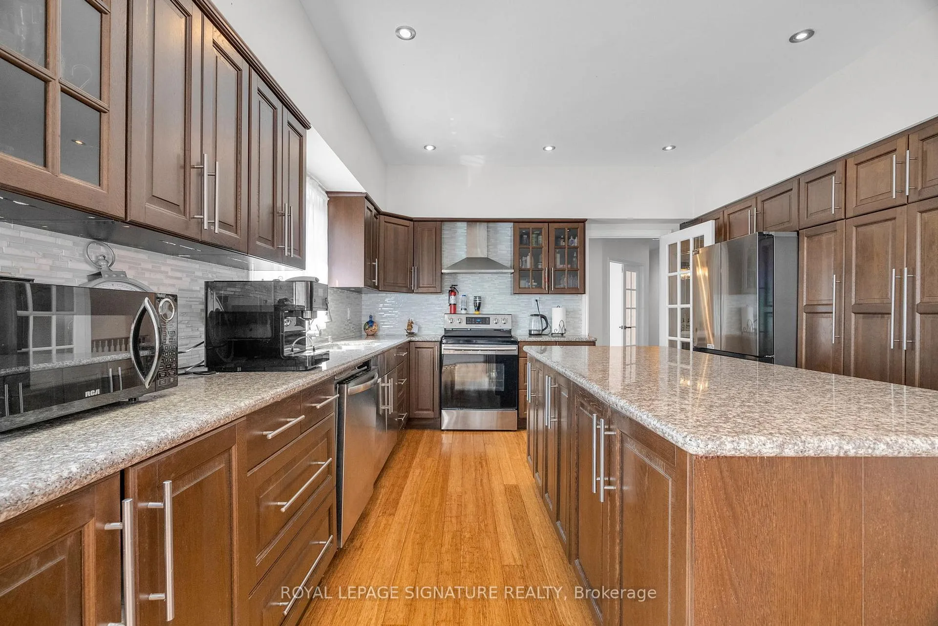 Photo 10 of 34 Barclay Court, Markham, Bayview Glen — HOMEH