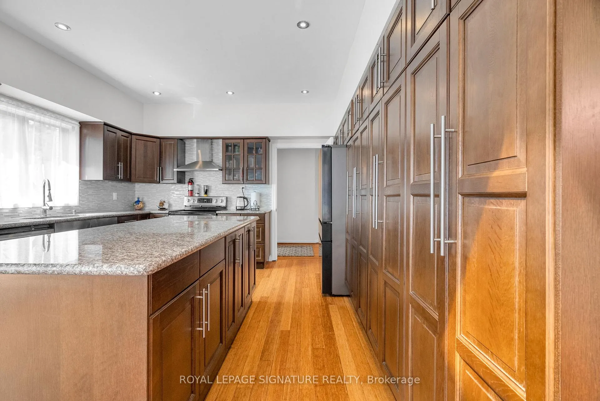 Photo 11 of 34 Barclay Court, Markham, Bayview Glen — HOMEH
