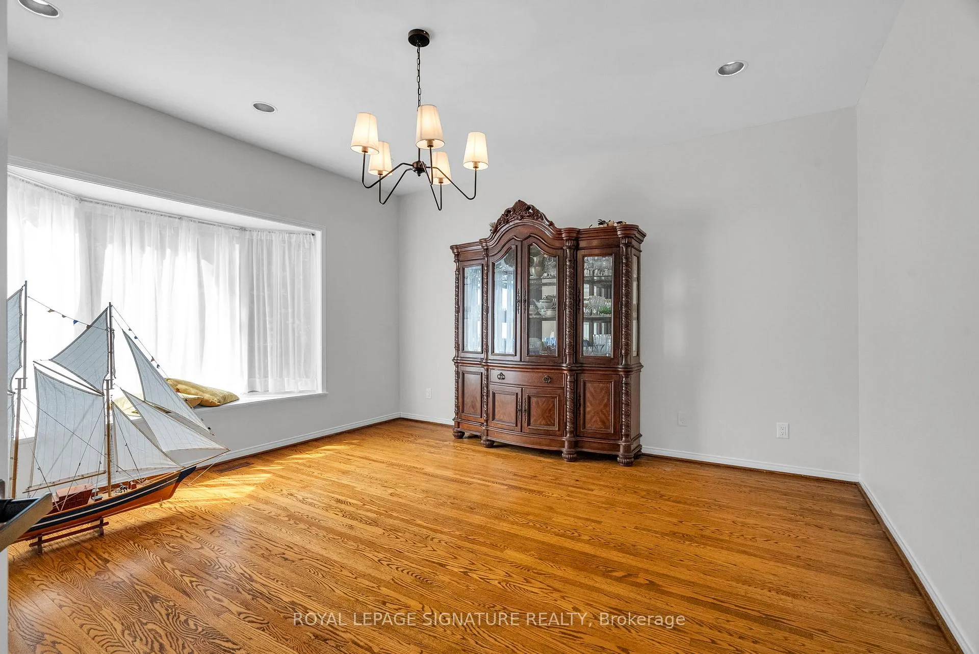 Photo 15 of 34 Barclay Court, Markham, Bayview Glen — HOMEH