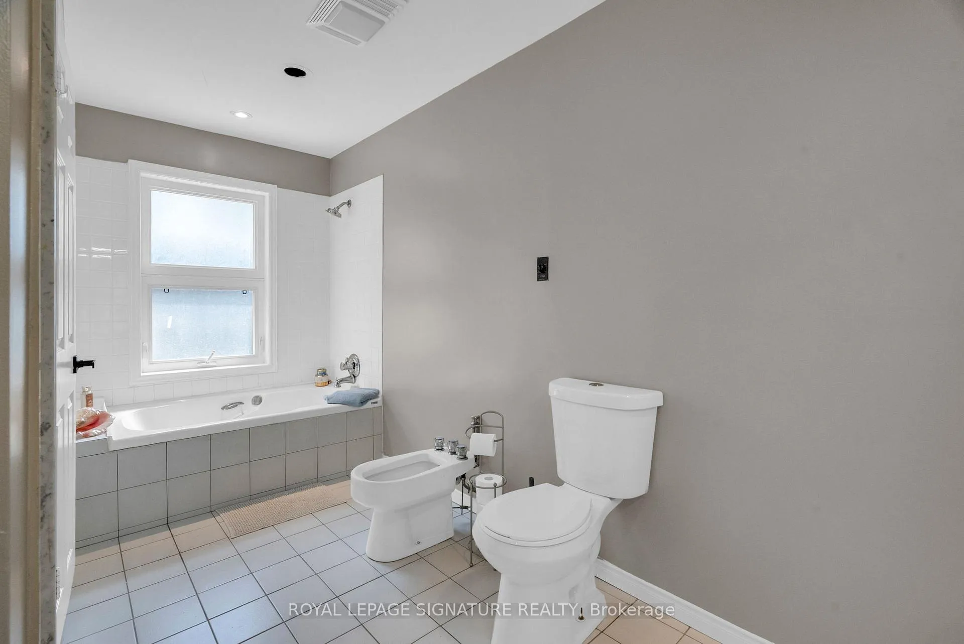 Photo 29 of 34 Barclay Court, Markham, Bayview Glen — HOMEH
