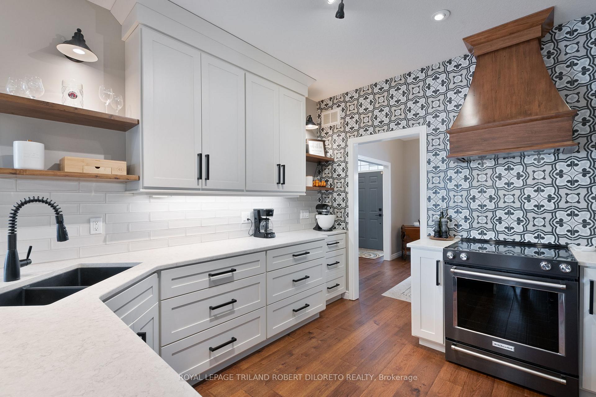 Photo 23 of 10047 Oxbow Drive, Middlesex Centre, Komoka — HOMEH