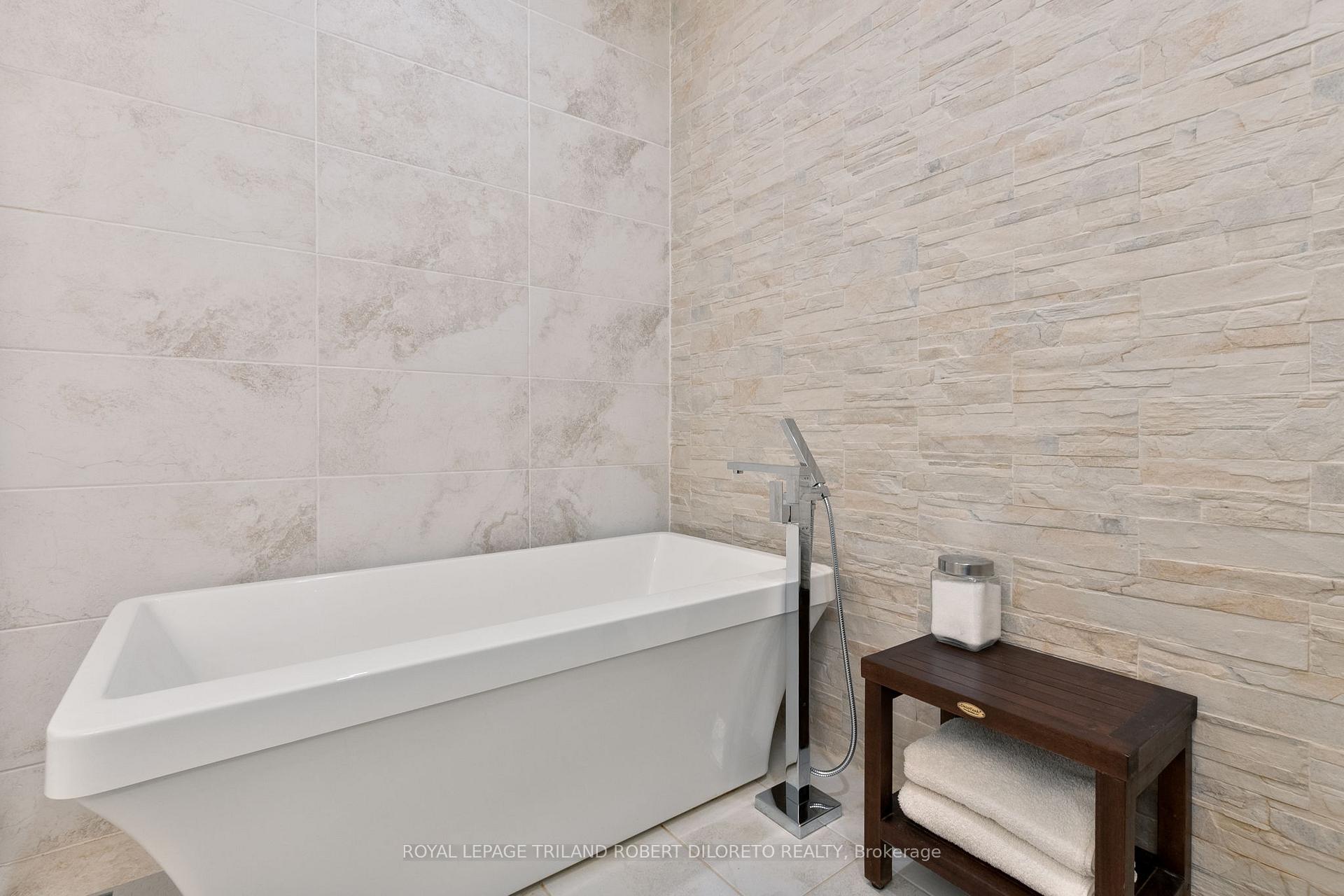 Photo 31 of 10047 Oxbow Drive, Middlesex Centre, Komoka — HOMEH