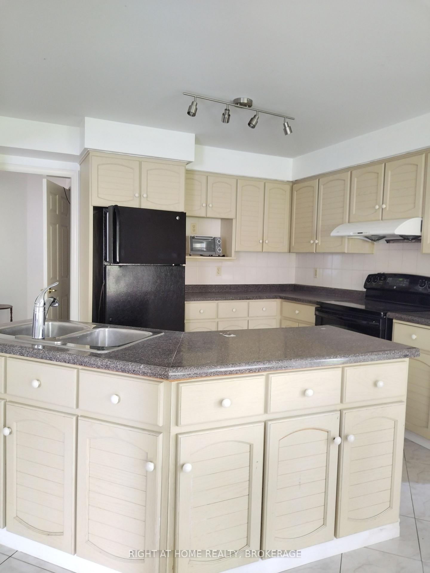 Photo 5 of 600 Upper Horning Road, Hamilton, Gurnett — HOMEH