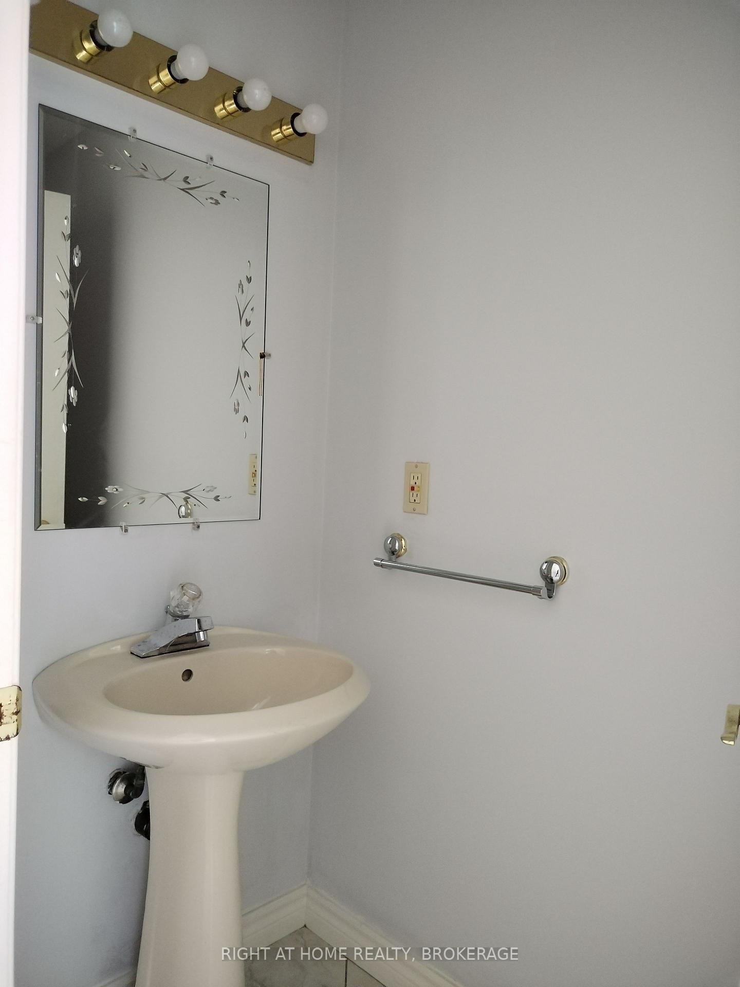 Photo 6 of 600 Upper Horning Road, Hamilton, Gurnett — HOMEH