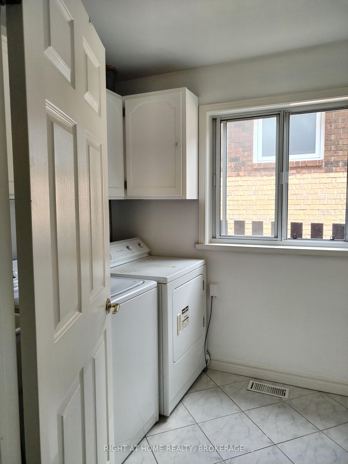 Photo 7 of 600 Upper Horning Road, Hamilton, Gurnett — HOMEH