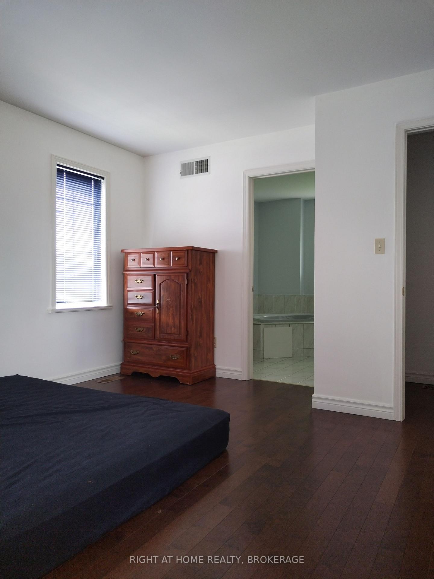 Photo 10 of 600 Upper Horning Road, Hamilton, Gurnett — HOMEH