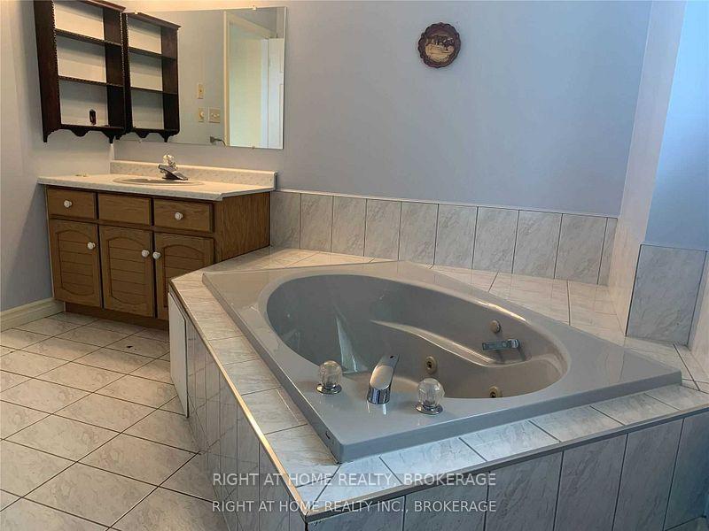 Photo 11 of 600 Upper Horning Road, Hamilton, Gurnett — HOMEH