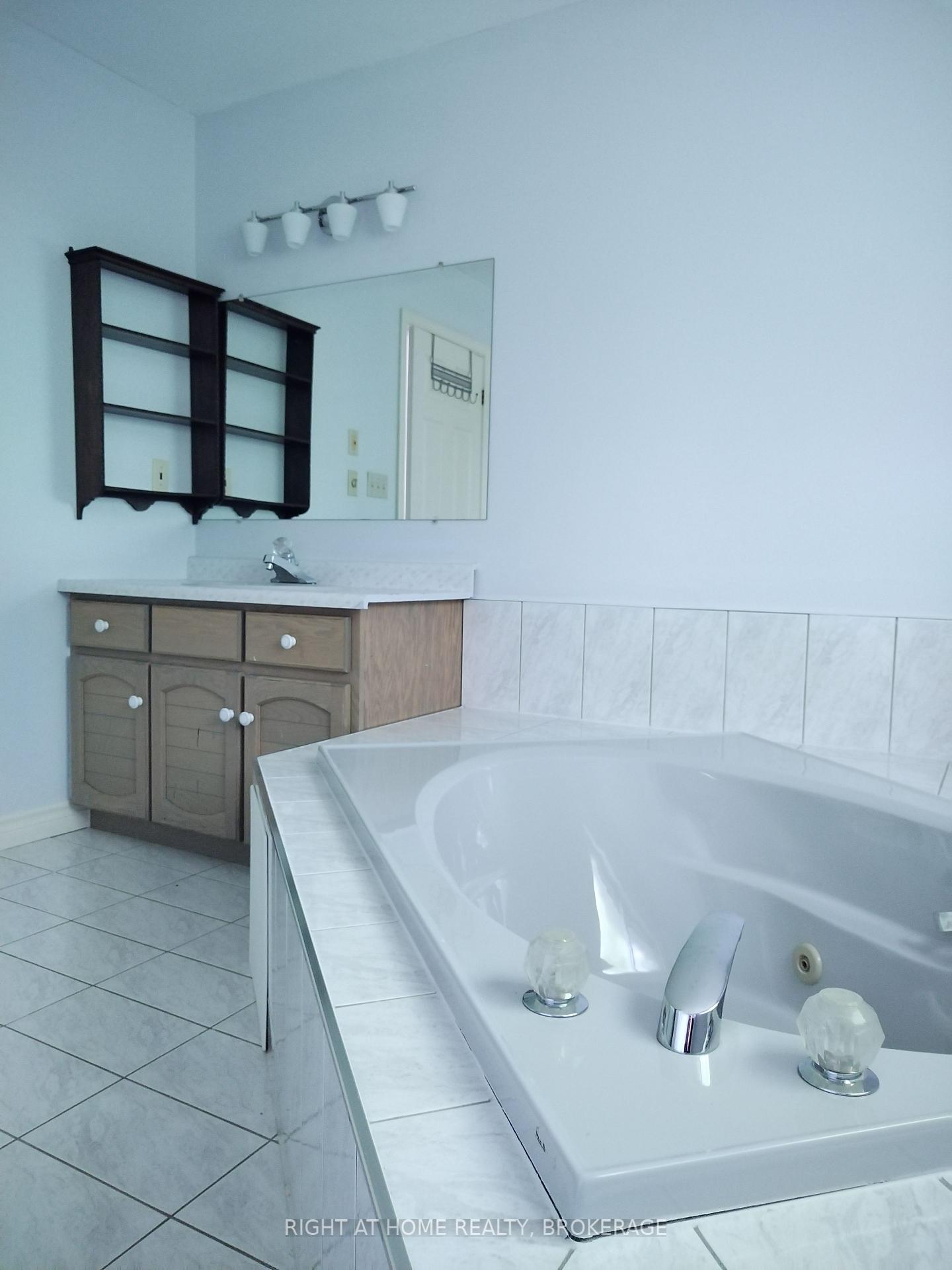 Photo 12 of 600 Upper Horning Road, Hamilton, Gurnett — HOMEH