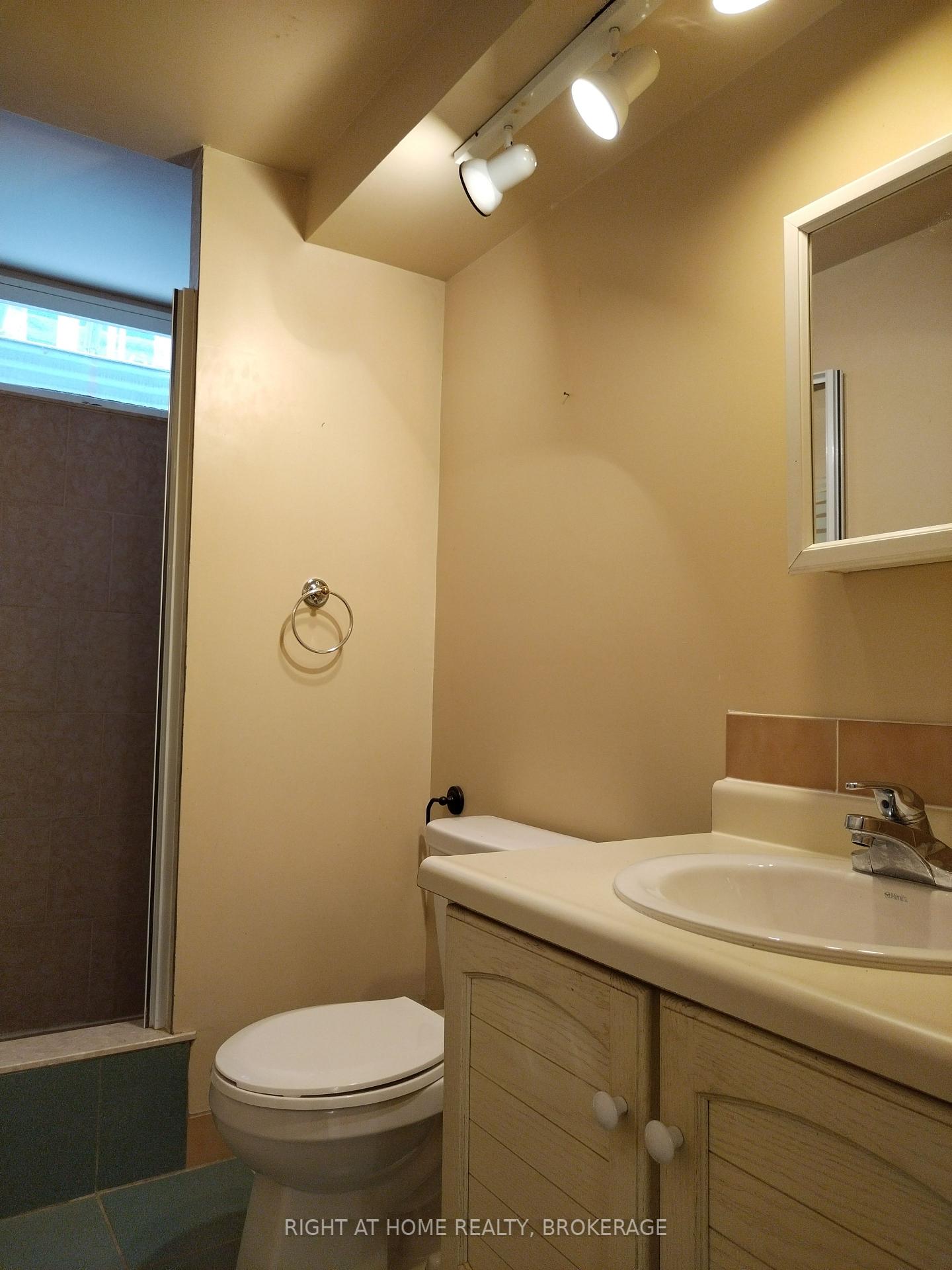 Photo 20 of 600 Upper Horning Road, Hamilton, Gurnett — HOMEH