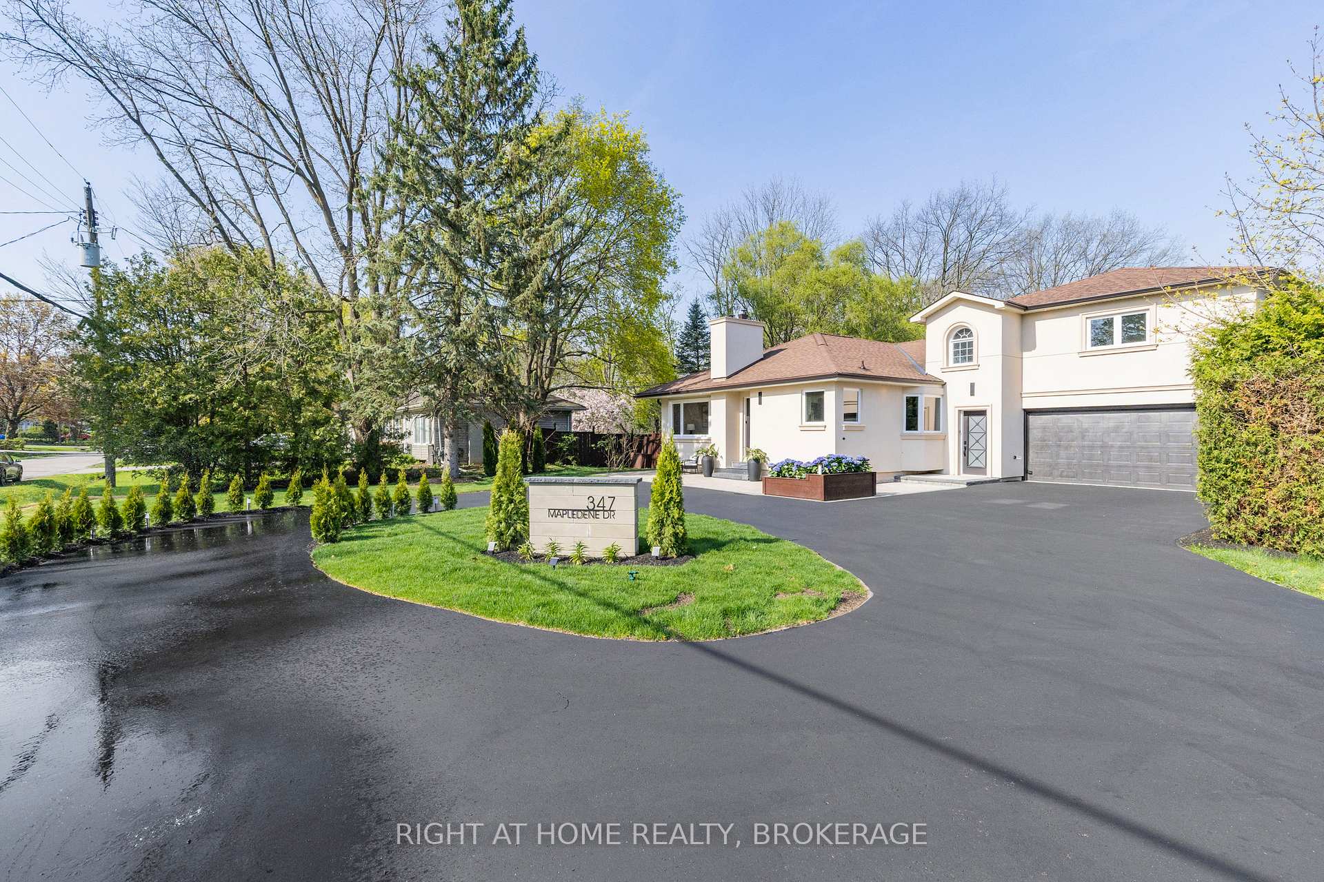 Photo 3 of Unit UPPER, 347 Mapledene Drive, Hamilton, Ancaster — HOMEH
