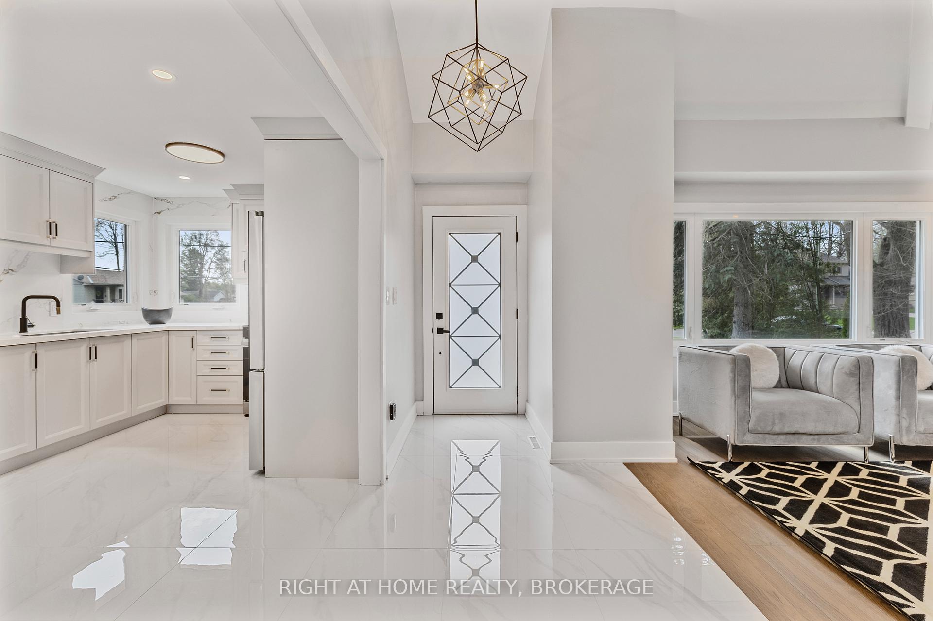Photo 4 of Unit UPPER, 347 Mapledene Drive, Hamilton, Ancaster — HOMEH