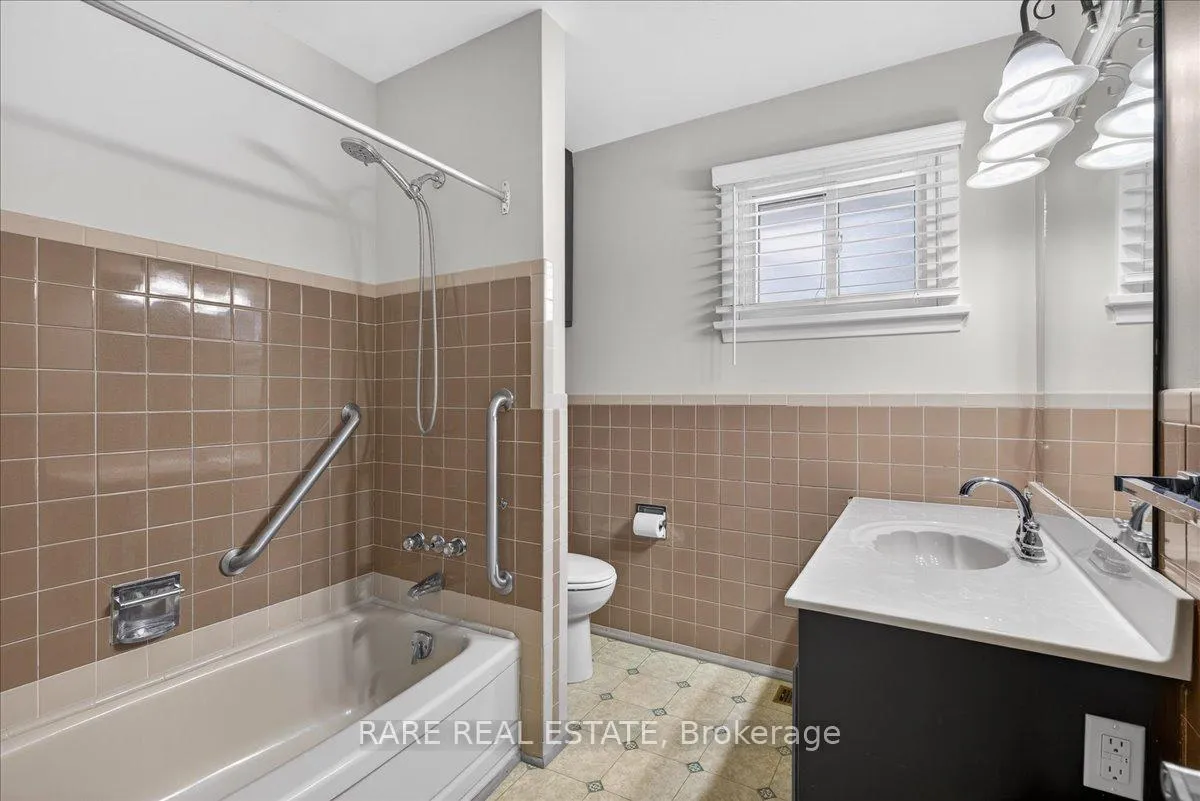 Photo 8 of 24 Lay Street, Barrie, Wellington — HOMEH