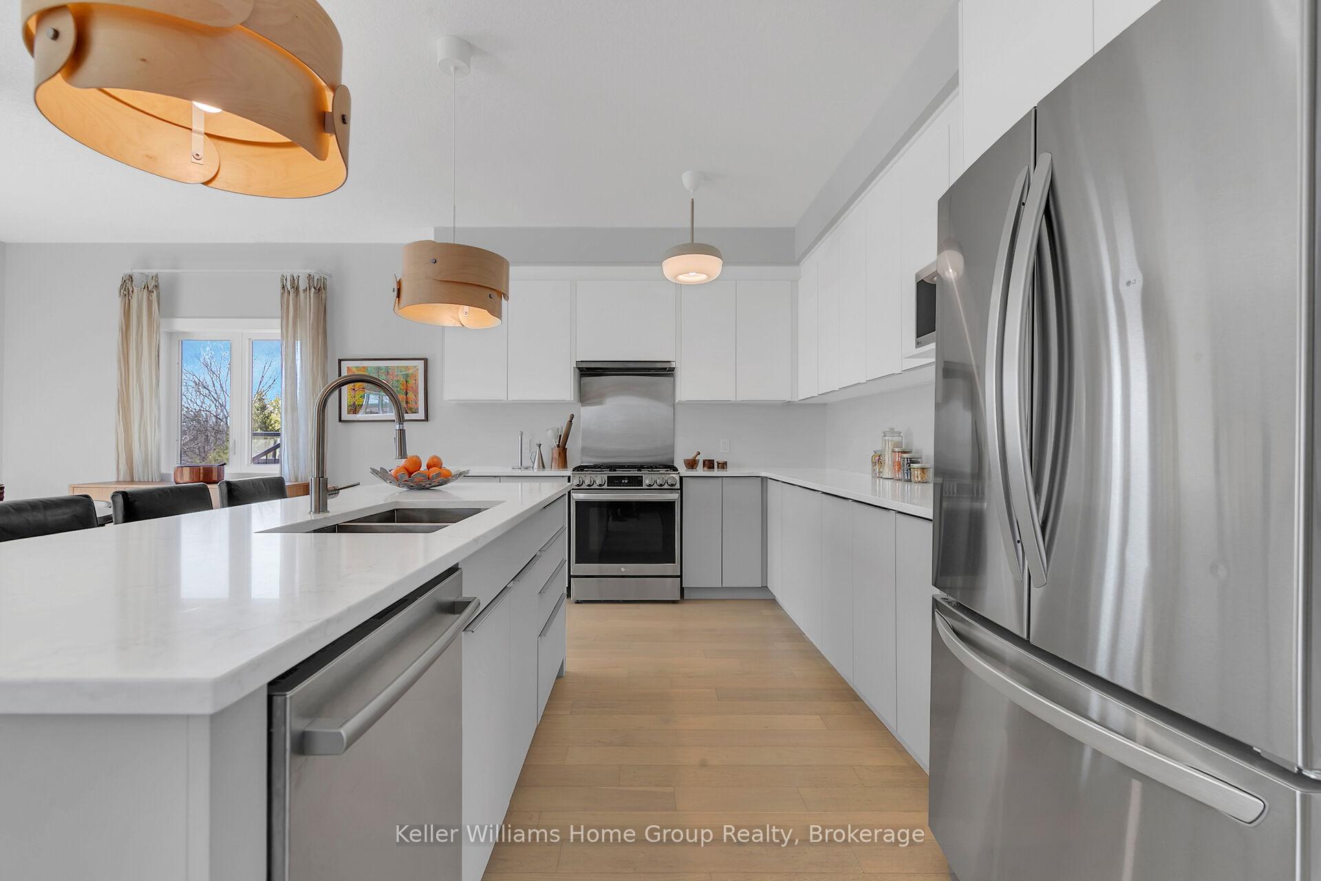 Photo 5 of 585 Doonwoods Crescent, Kitchener — HOMEH