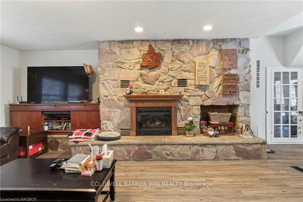 Photo 10 of 46 Elora Street N, Minto — HOMEH