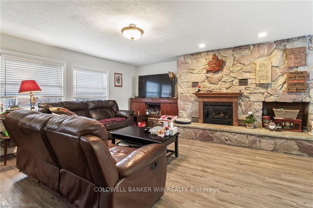 Photo 11 of 46 Elora Street N, Minto — HOMEH