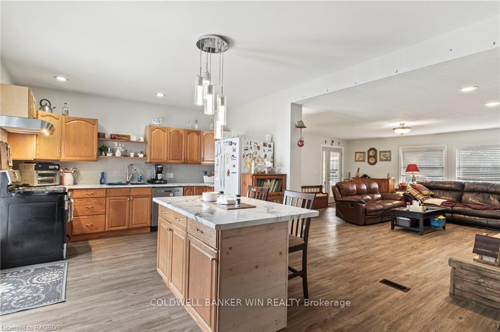 Photo 13 of 46 Elora Street N, Minto — HOMEH