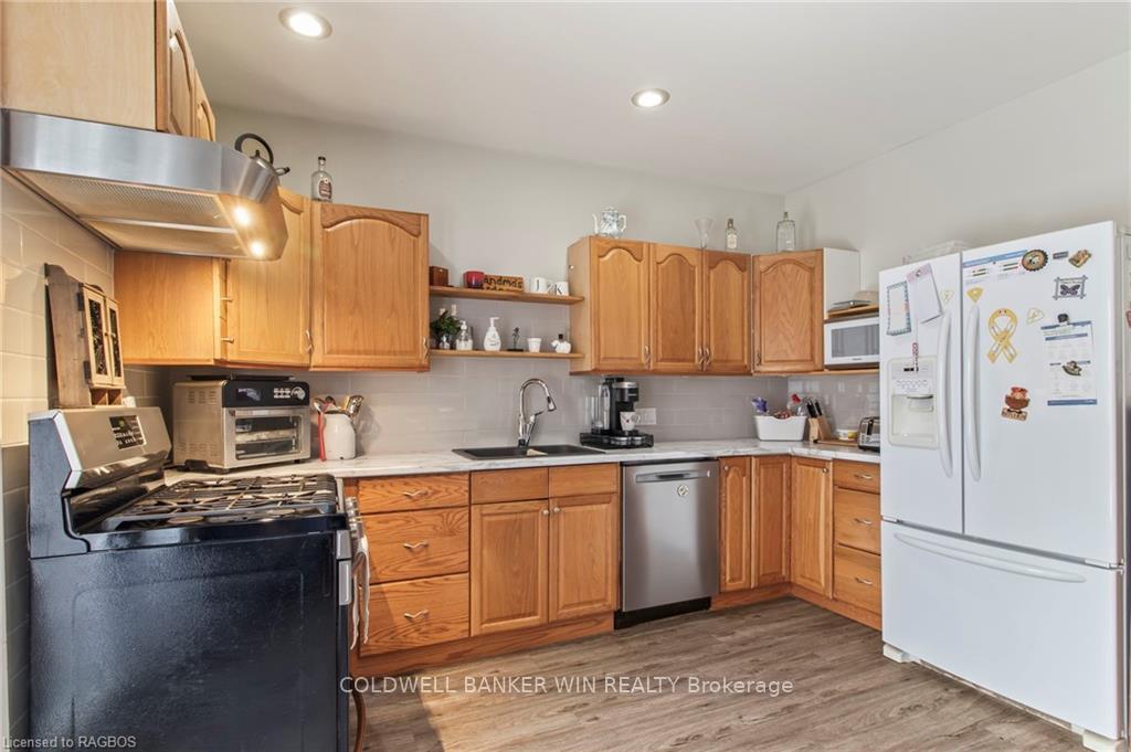 Photo 15 of 46 Elora Street N, Minto — HOMEH