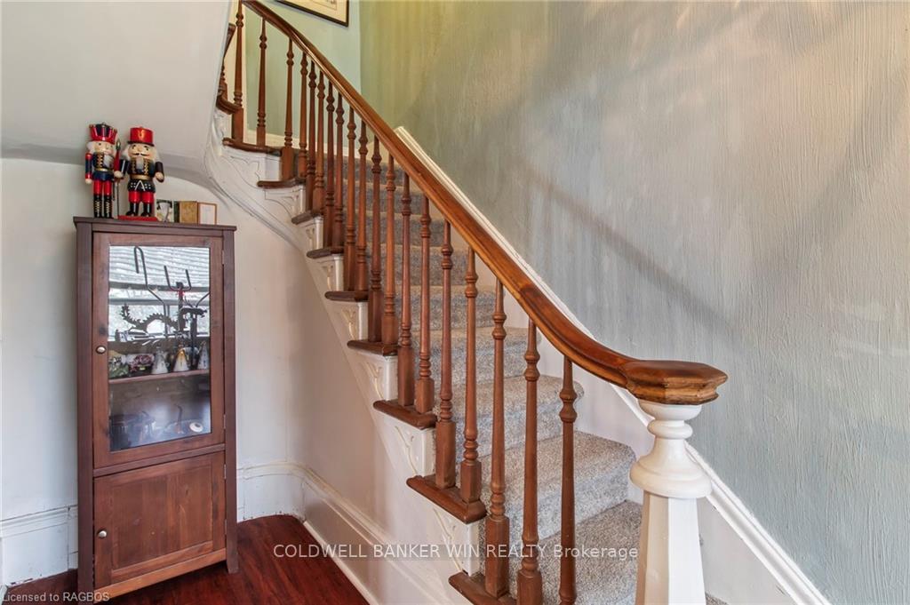 Photo 25 of 46 Elora Street N, Minto — HOMEH