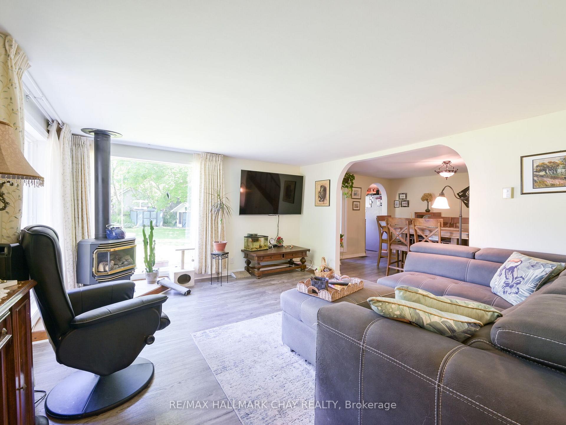 Photo 8 of 9705 County 93 Road, Midland — HOMEH