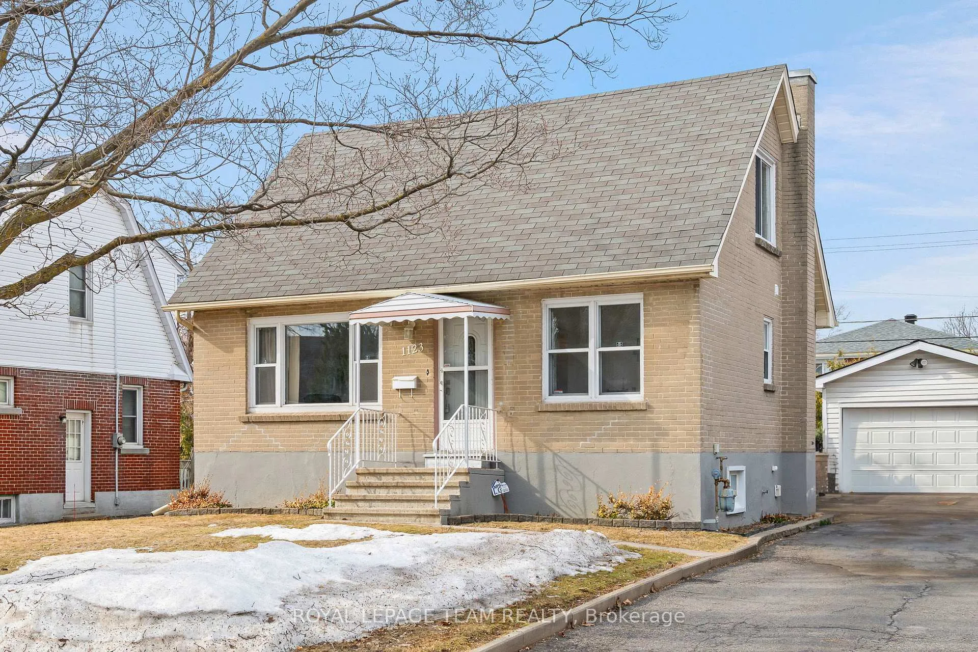 Photo 2 of 1123 Secord Avenue, Ottawa, Billings Bridge — HOMEH
