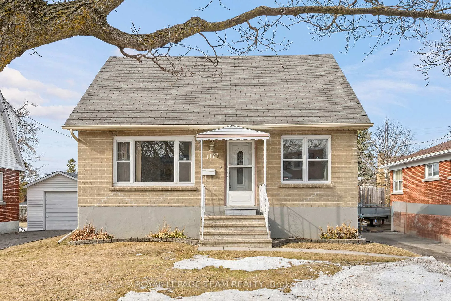Photo 4 of 1123 Secord Avenue, Ottawa, Billings Bridge — HOMEH