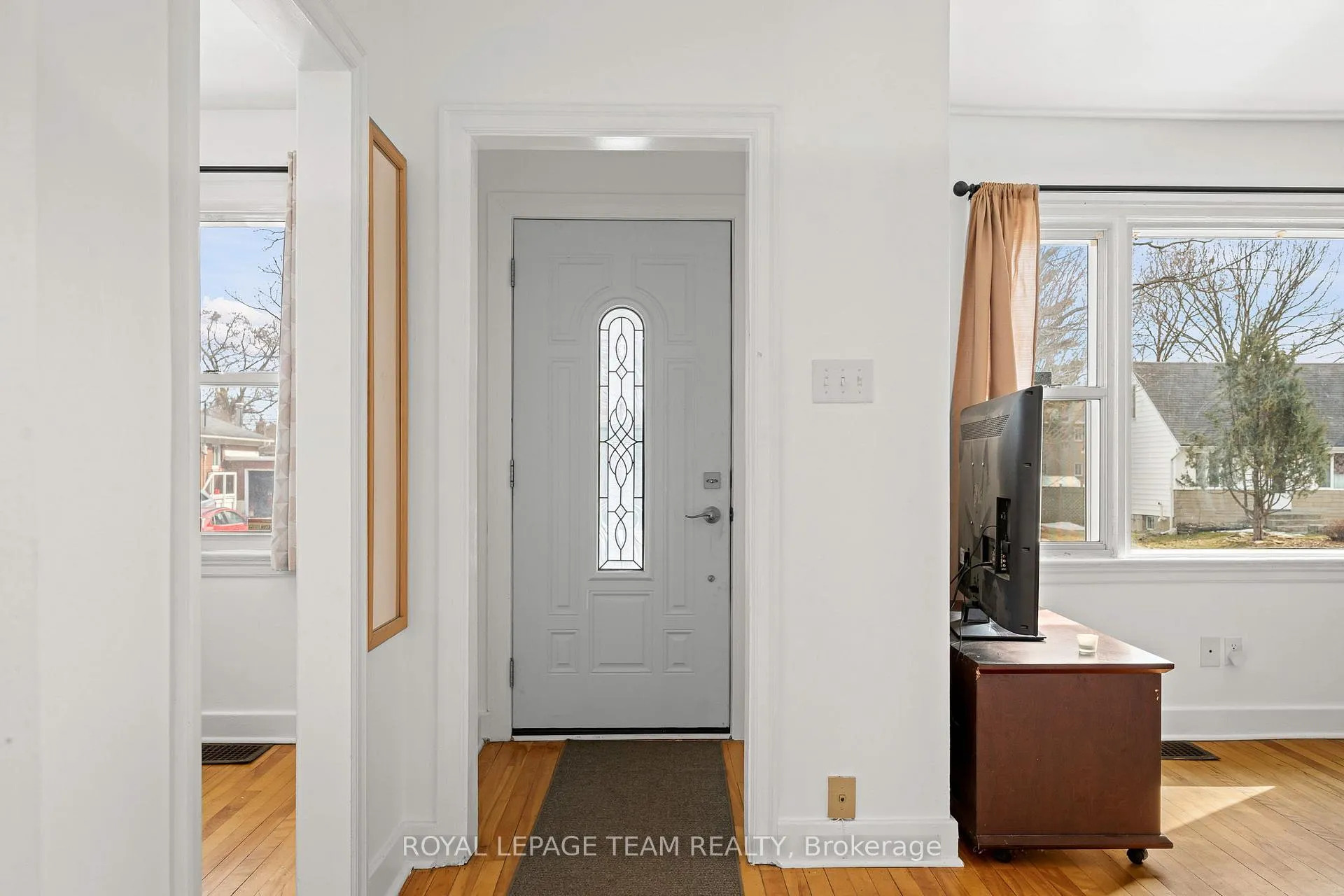 Photo 6 of 1123 Secord Avenue, Ottawa, Billings Bridge — HOMEH