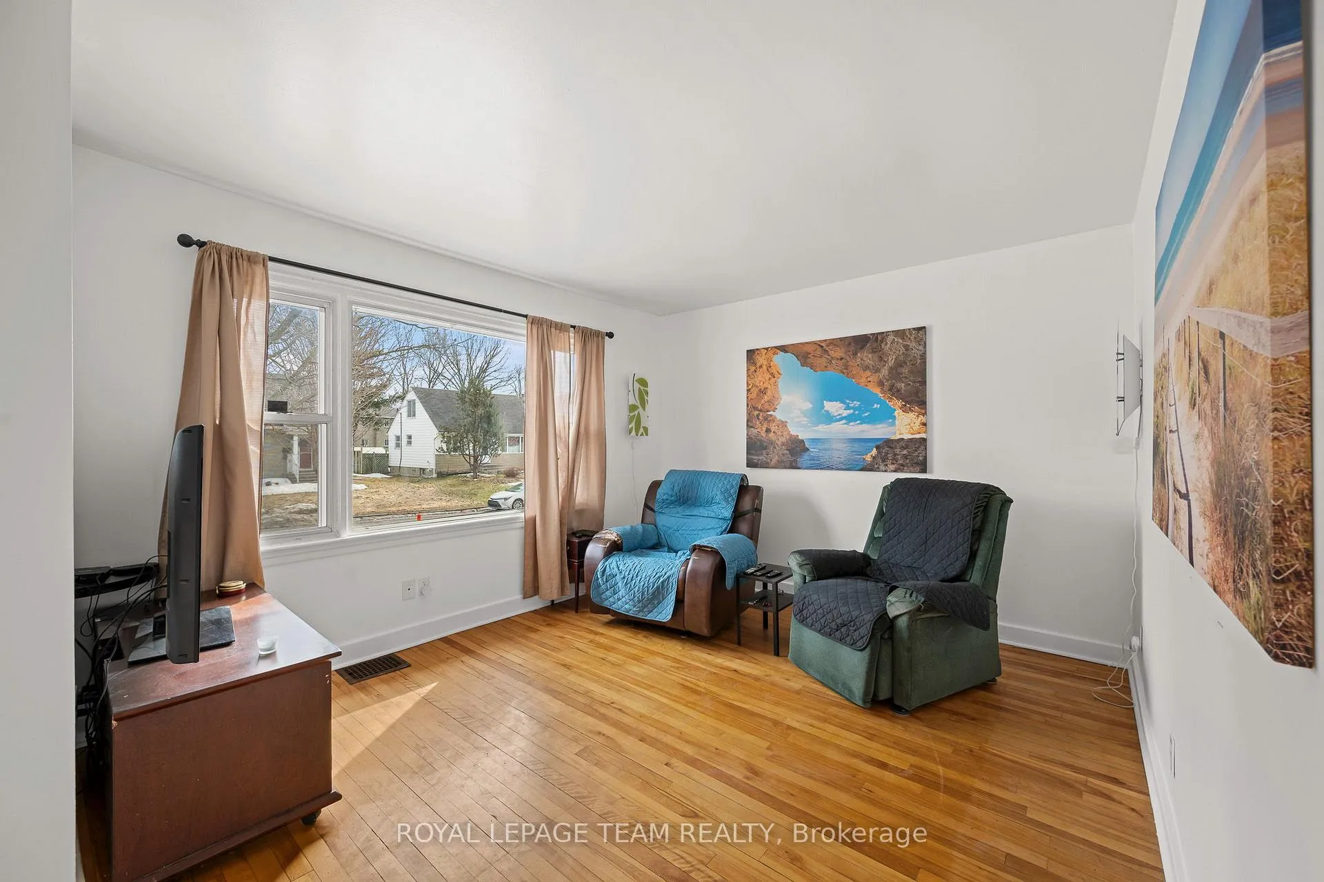 Photo 8 of 1123 Secord Avenue, Ottawa, Billings Bridge — HOMEH