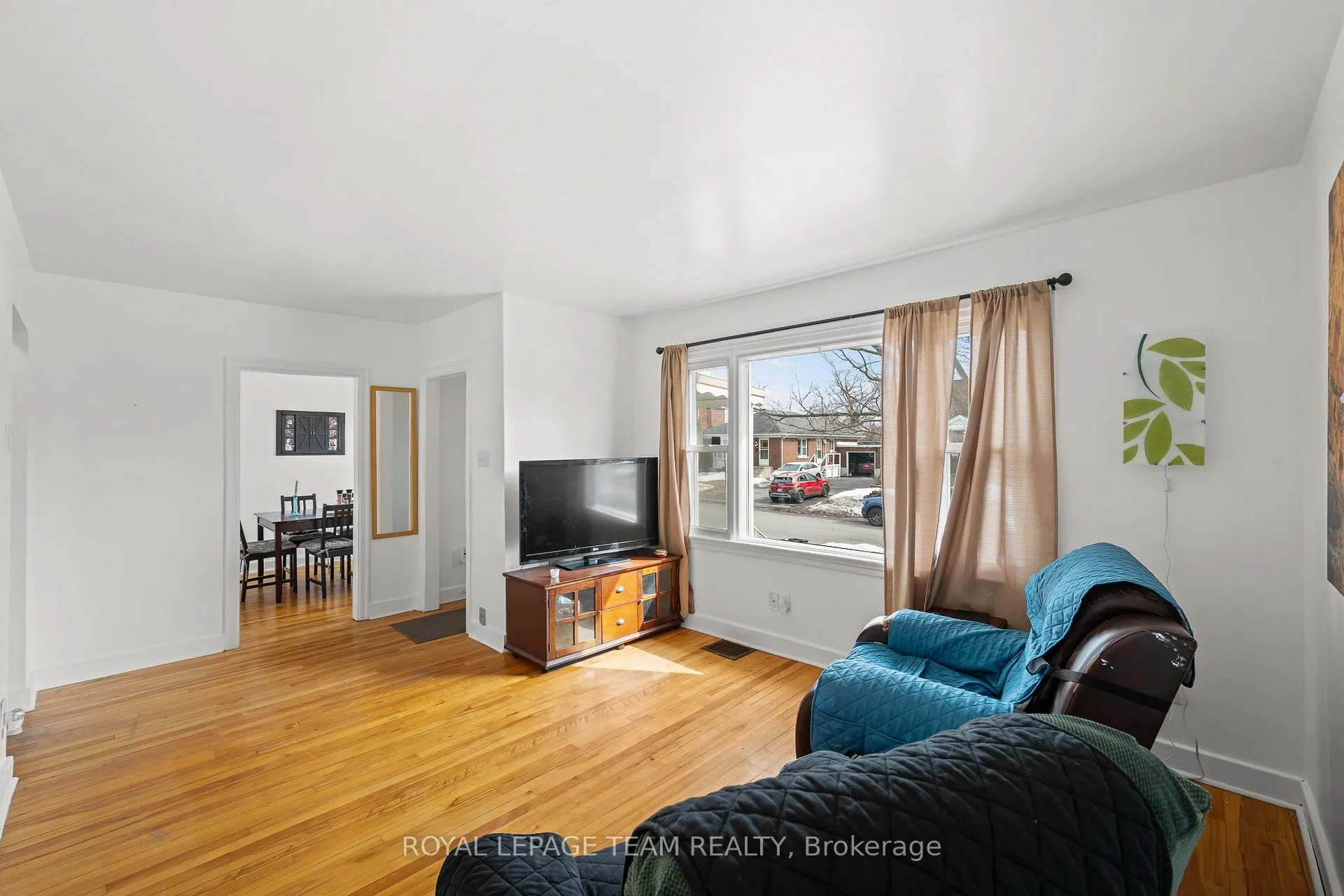 Photo 9 of 1123 Secord Avenue, Ottawa, Billings Bridge — HOMEH