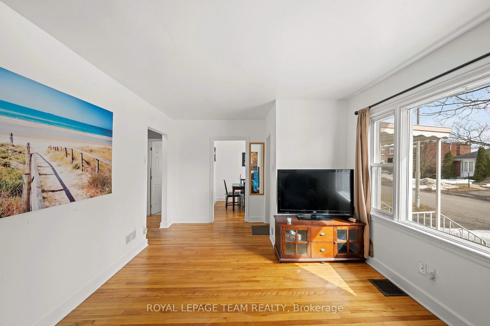 Photo 10 of 1123 Secord Avenue, Ottawa, Billings Bridge — HOMEH