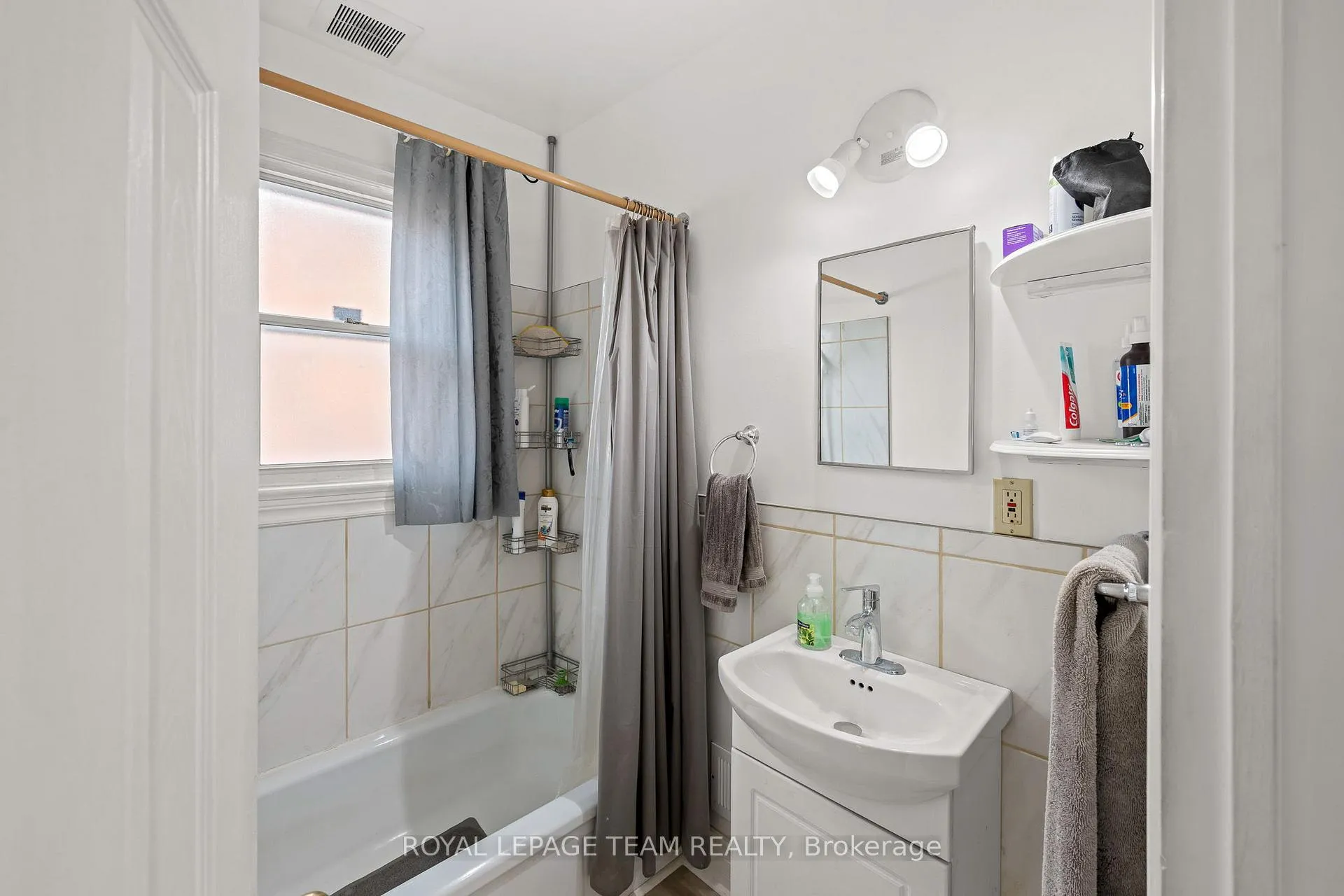 Photo 13 of 1123 Secord Avenue, Ottawa, Billings Bridge — HOMEH