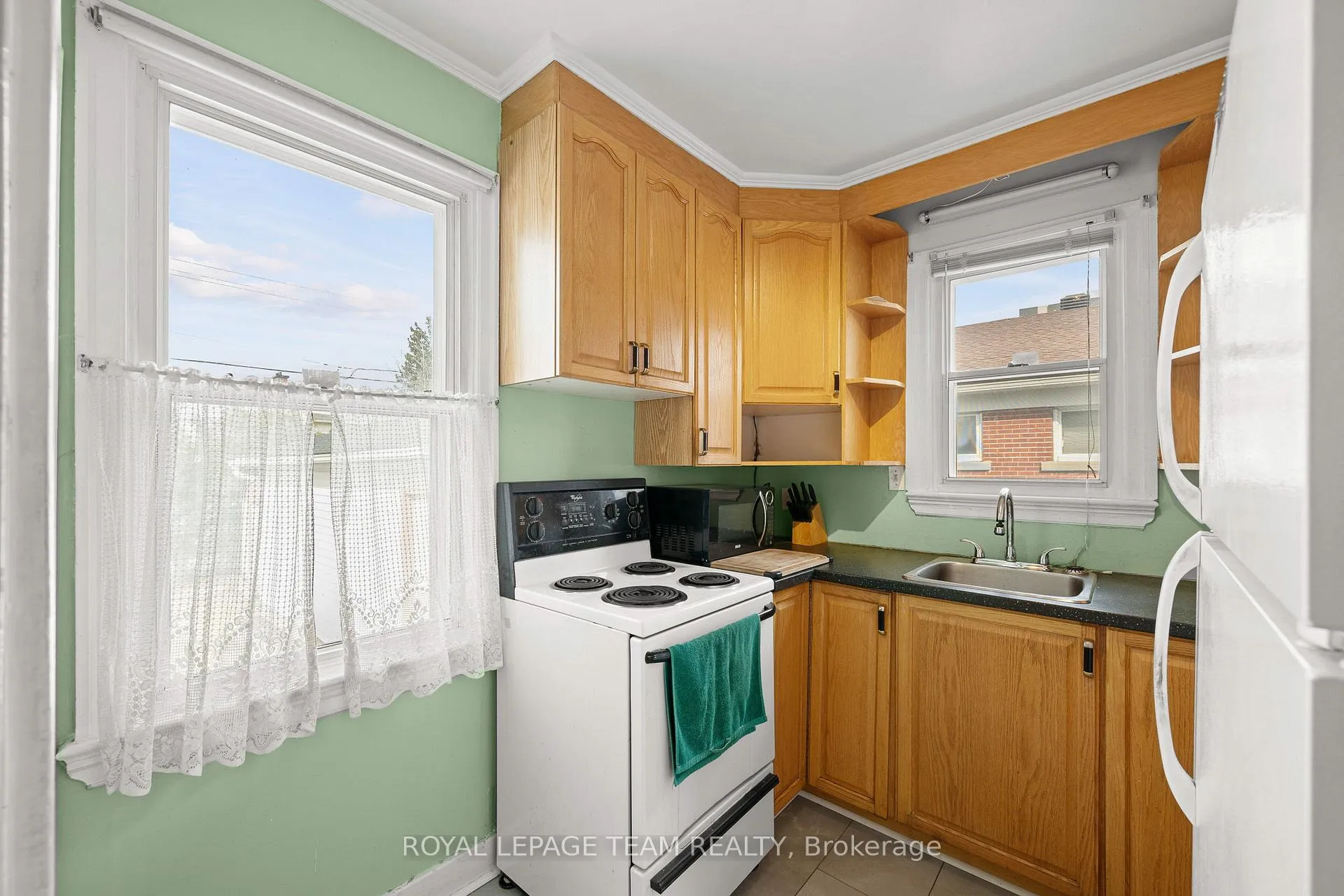 Photo 15 of 1123 Secord Avenue, Ottawa, Billings Bridge — HOMEH
