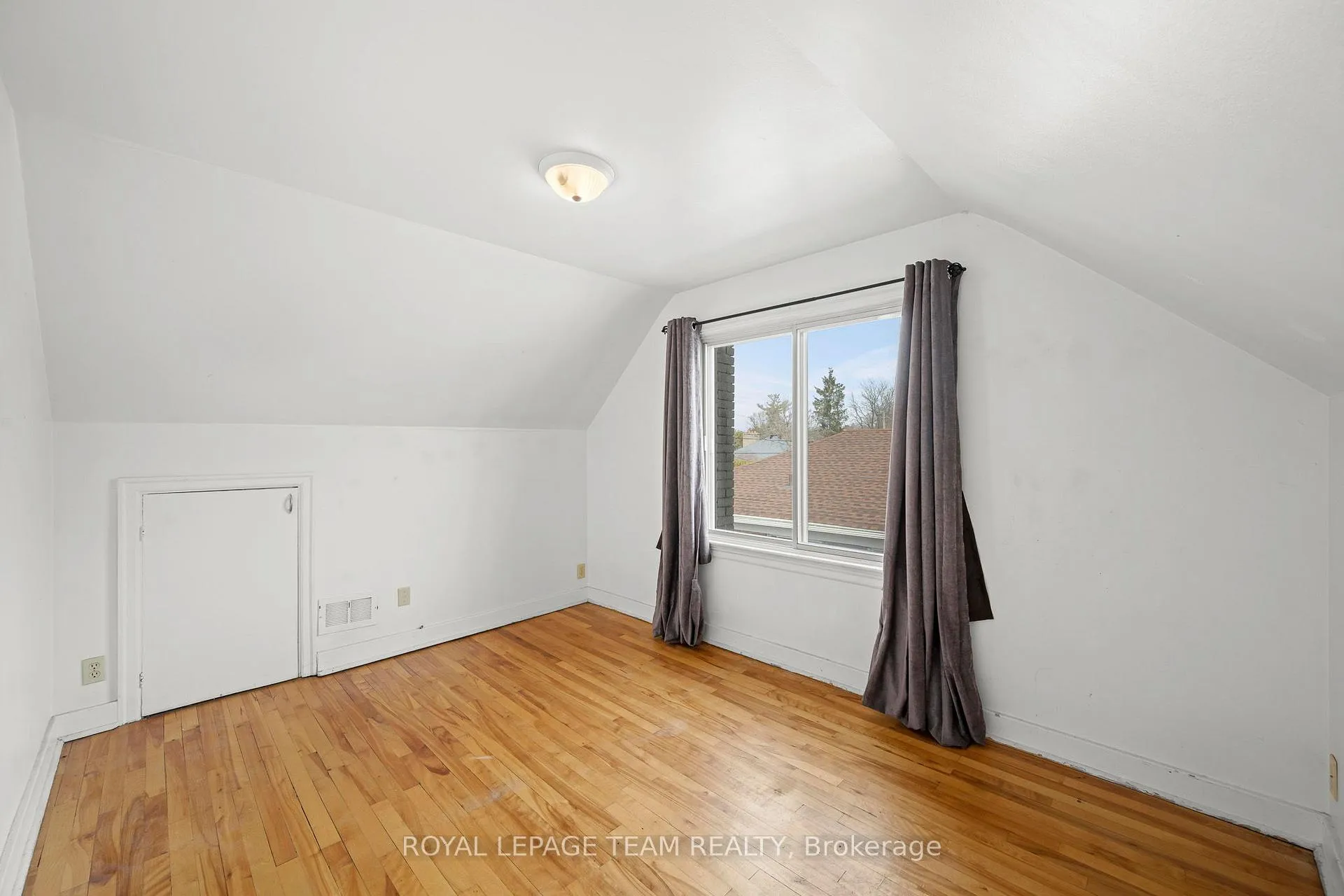 Photo 23 of 1123 Secord Avenue, Ottawa, Billings Bridge — HOMEH