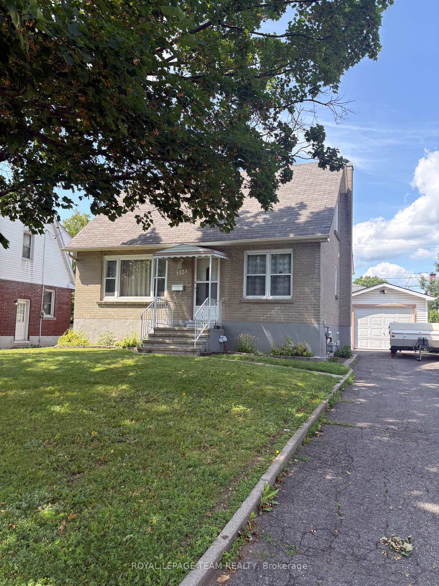 Photo 3 of 1123 Secord Avenue, Ottawa, Billings Bridge — HOMEH