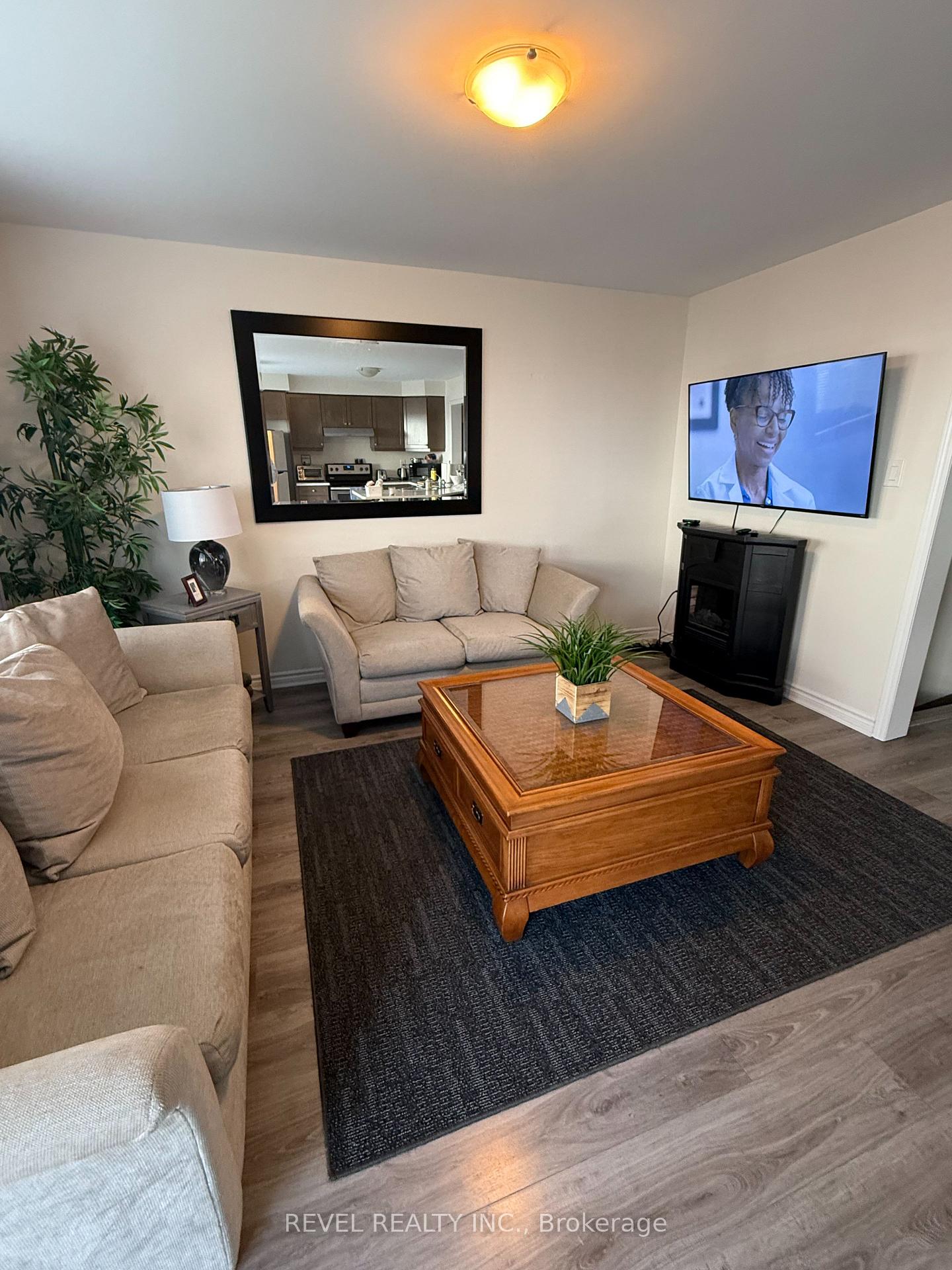 Photo 2 of 104 Mcmonies Drive, Hamilton, Waterdown — HOMEH