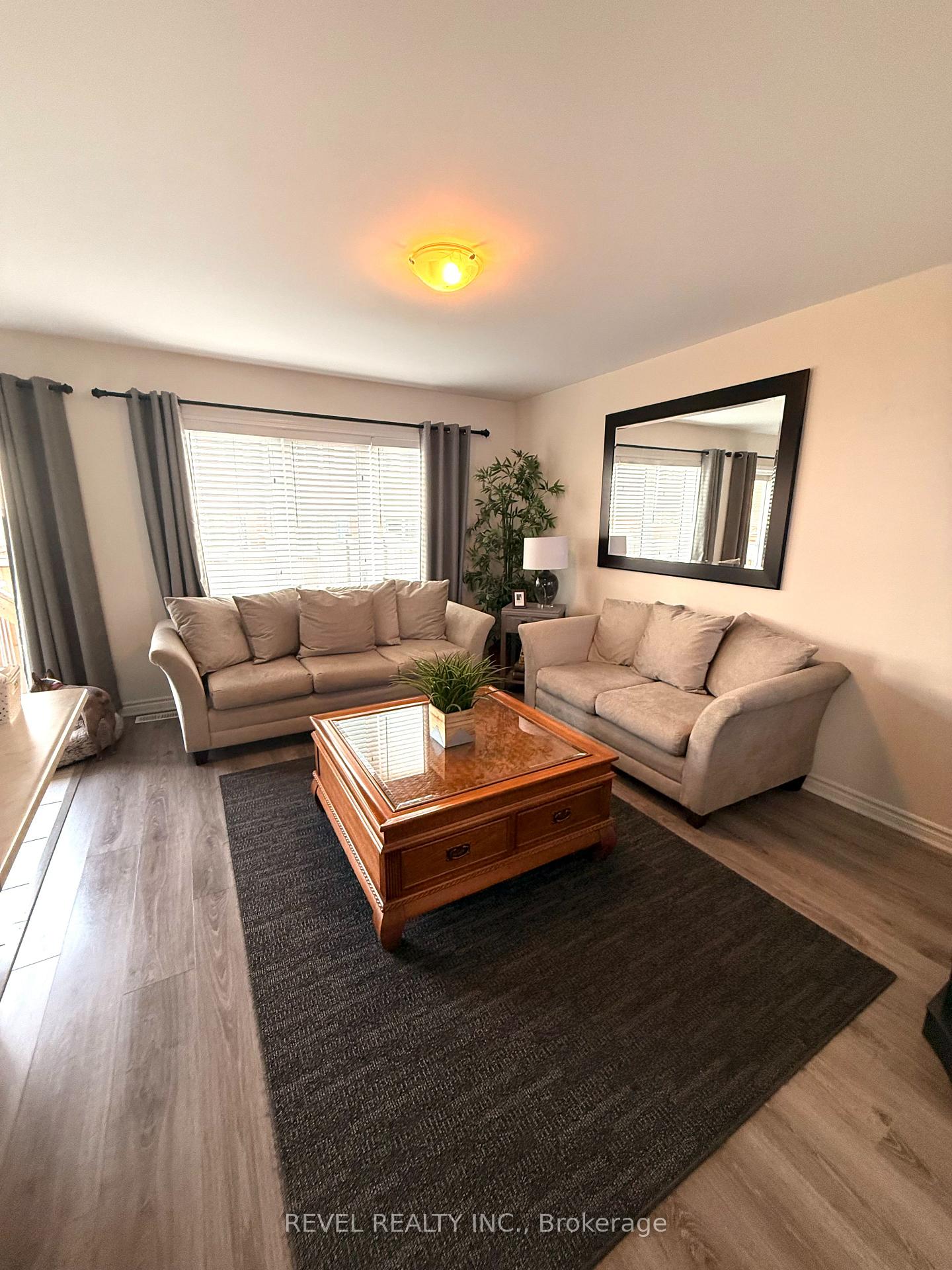 Photo 3 of 104 Mcmonies Drive, Hamilton, Waterdown — HOMEH