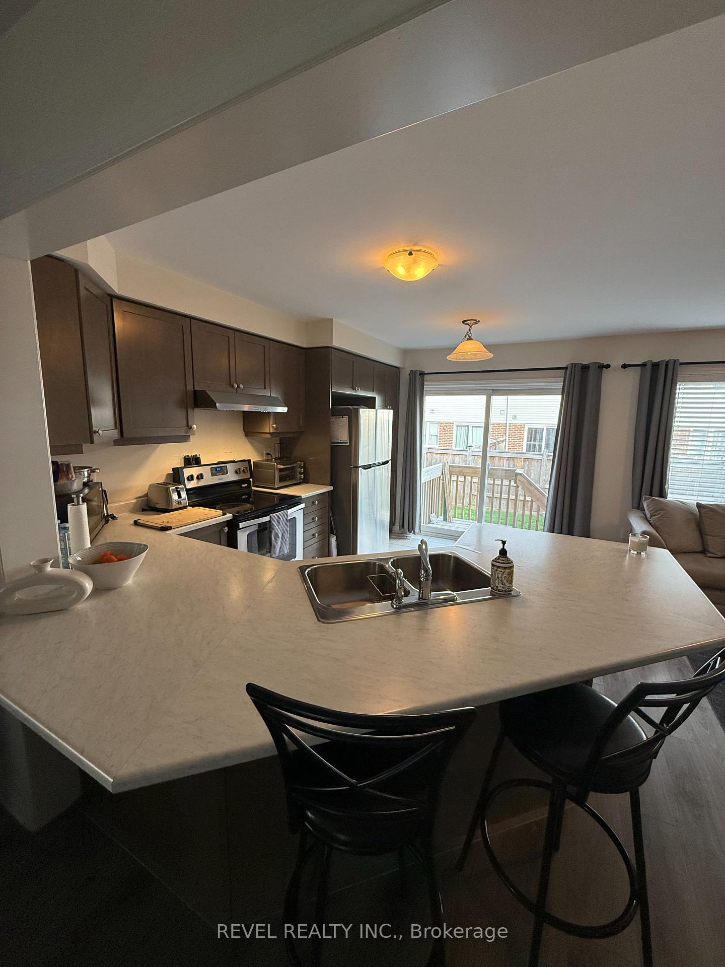 Photo 5 of 104 Mcmonies Drive, Hamilton, Waterdown — HOMEH
