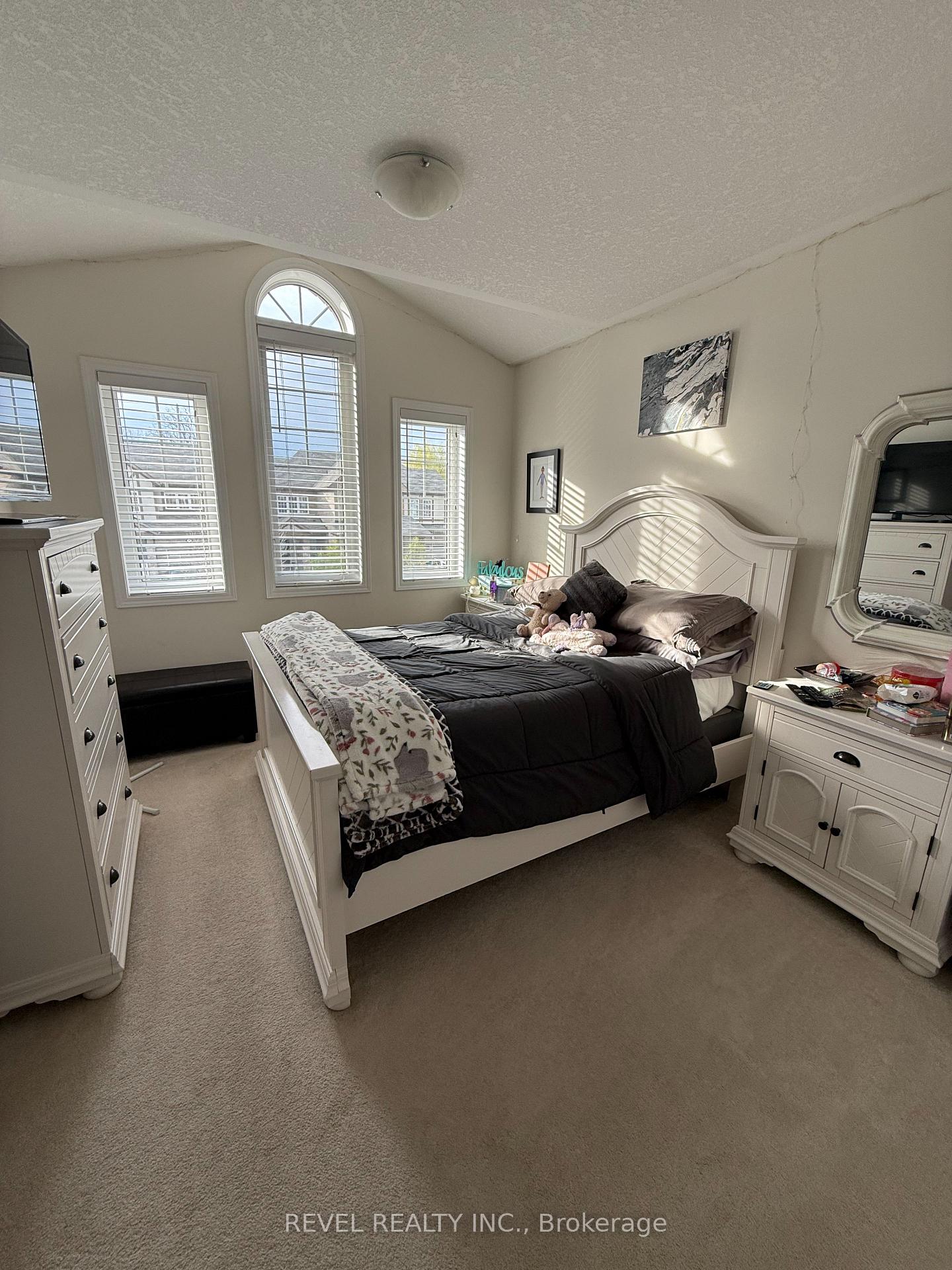Photo 9 of 104 Mcmonies Drive, Hamilton, Waterdown — HOMEH