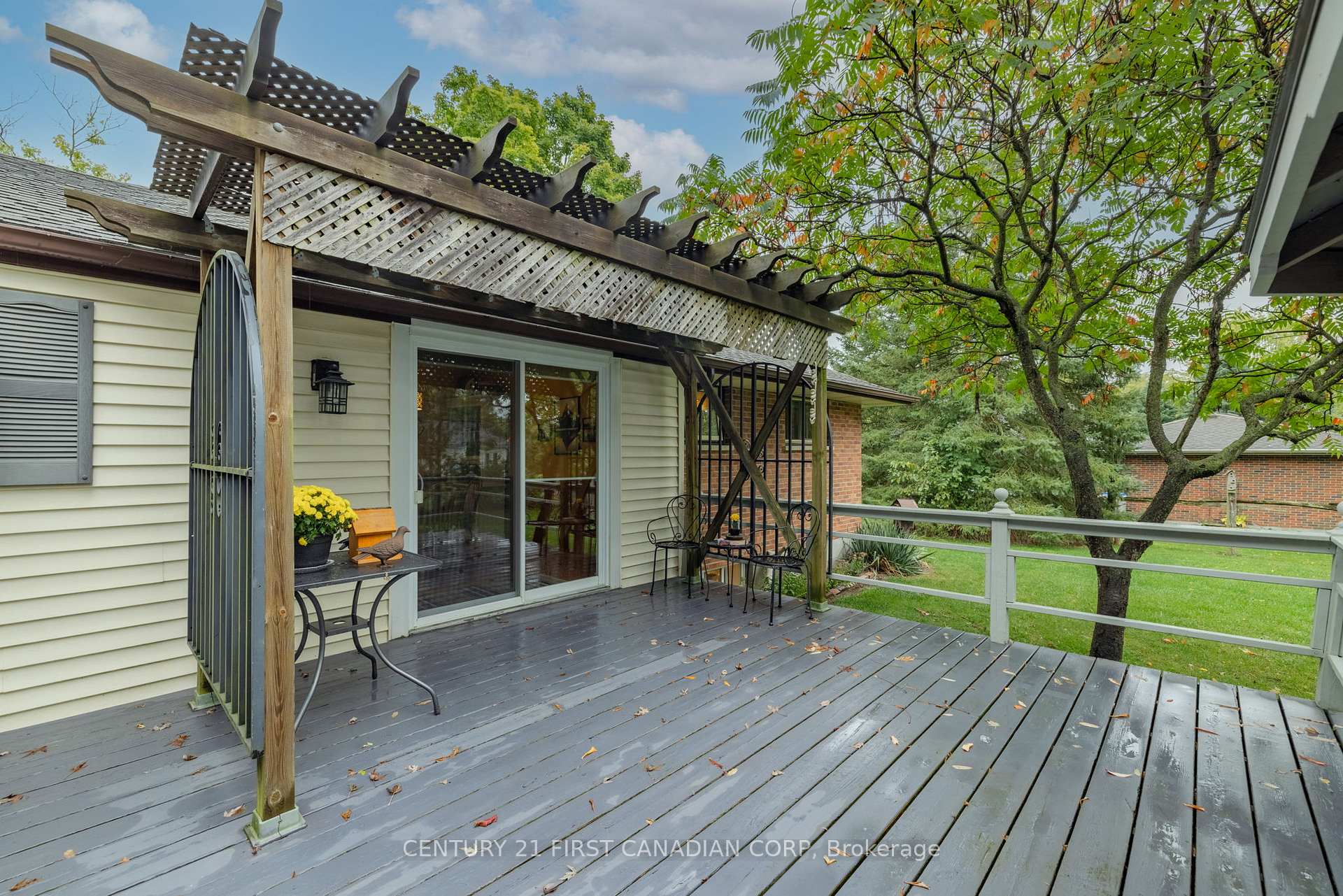 Photo 6 of 7 Currie Court, Middlesex Centre, Poplar Hill — HOMEH