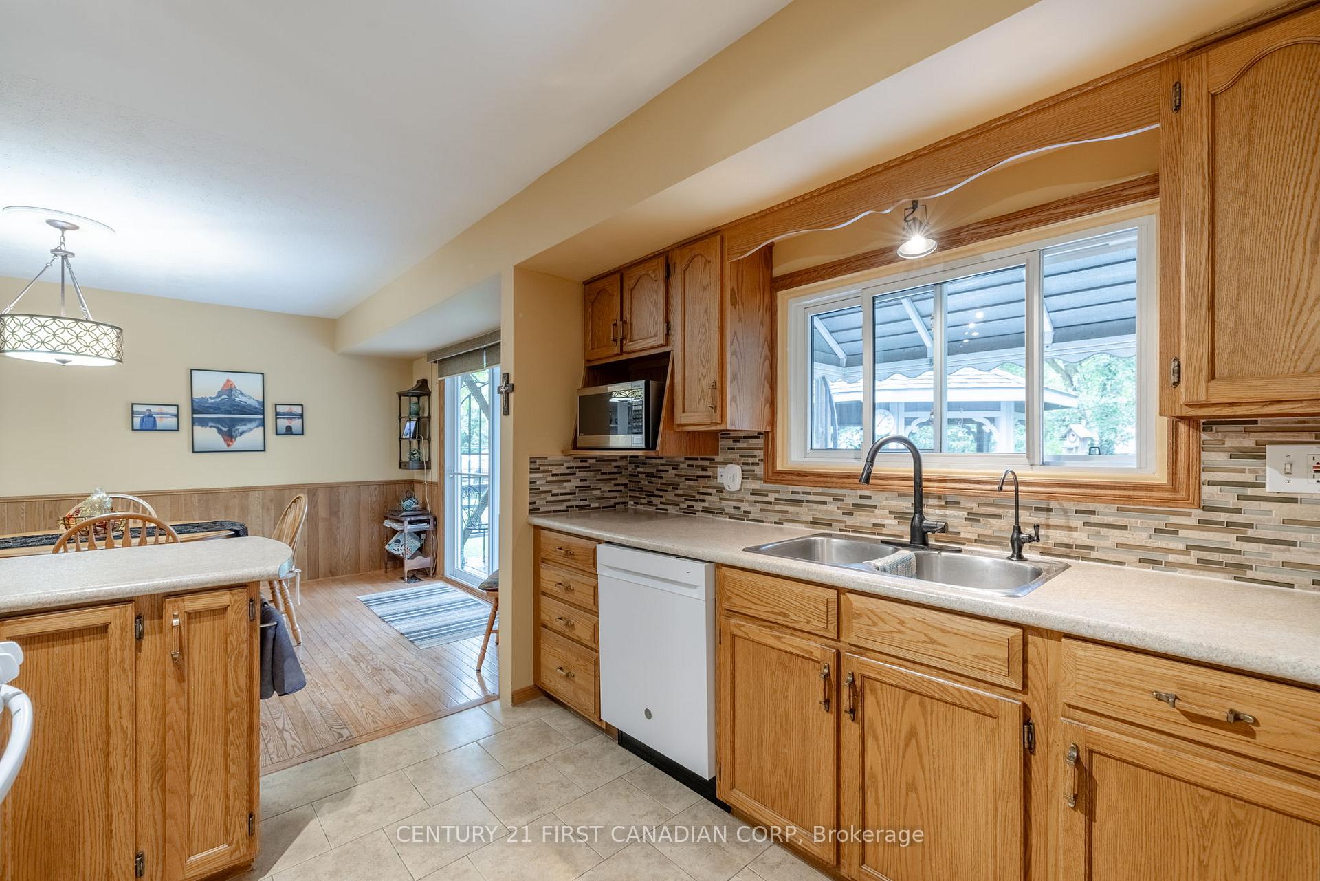 Photo 10 of 7 Currie Court, Middlesex Centre, Poplar Hill — HOMEH