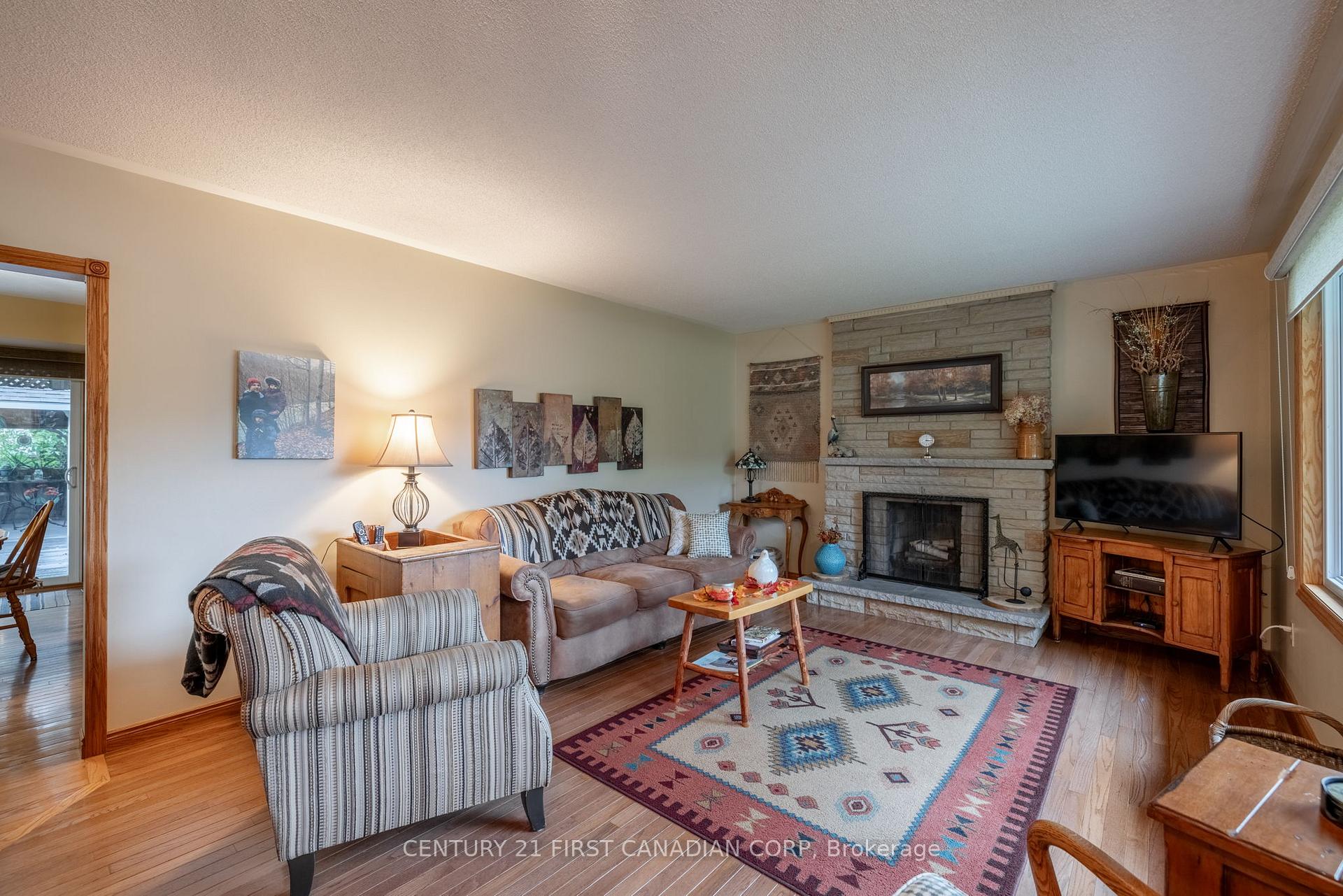 Photo 14 of 7 Currie Court, Middlesex Centre, Poplar Hill — HOMEH